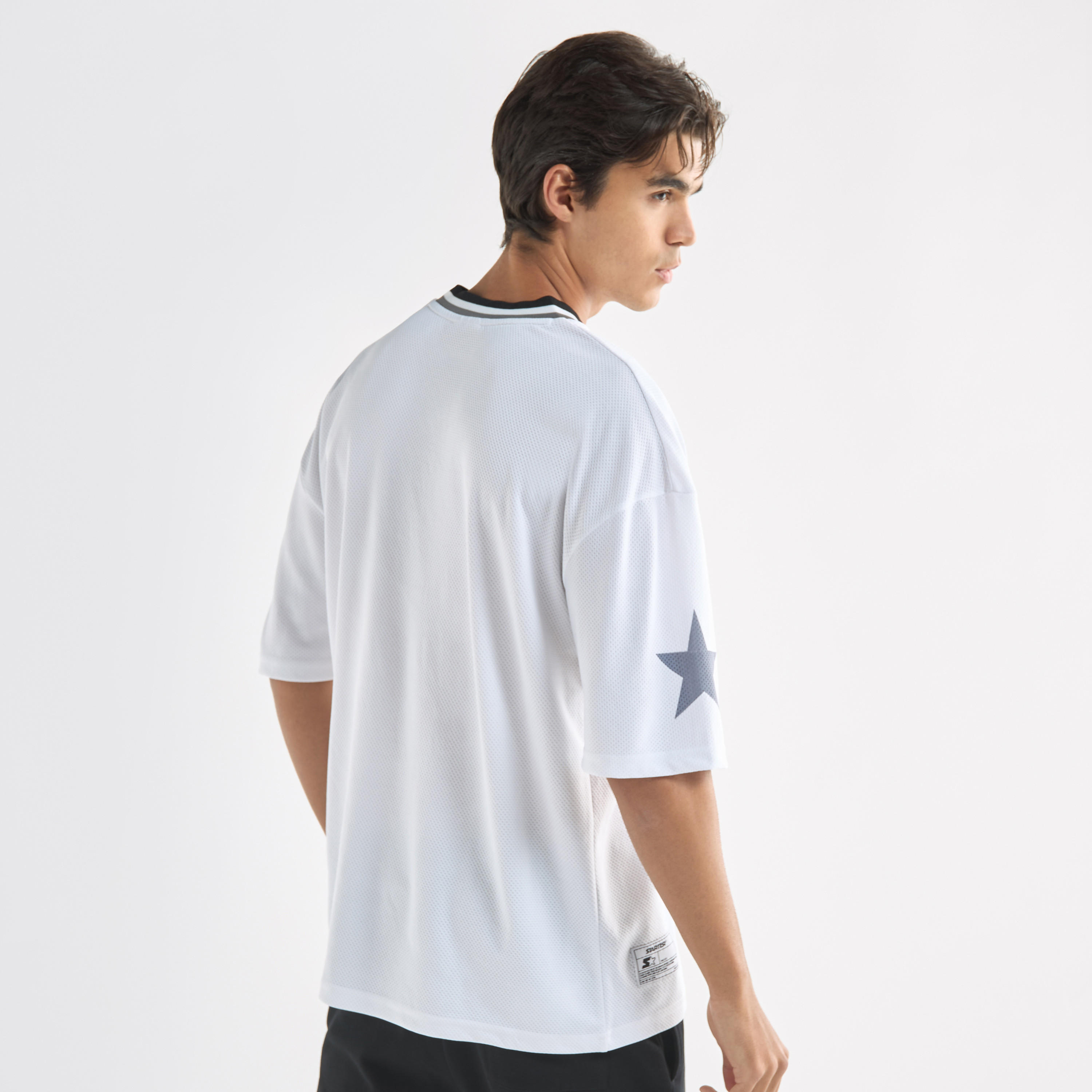 تيشيرت بياقة V وأكمام قصيرة وطبعات فارستي من ستارتر-men-clothing-tshirtsandpolos-tshirts-image-3