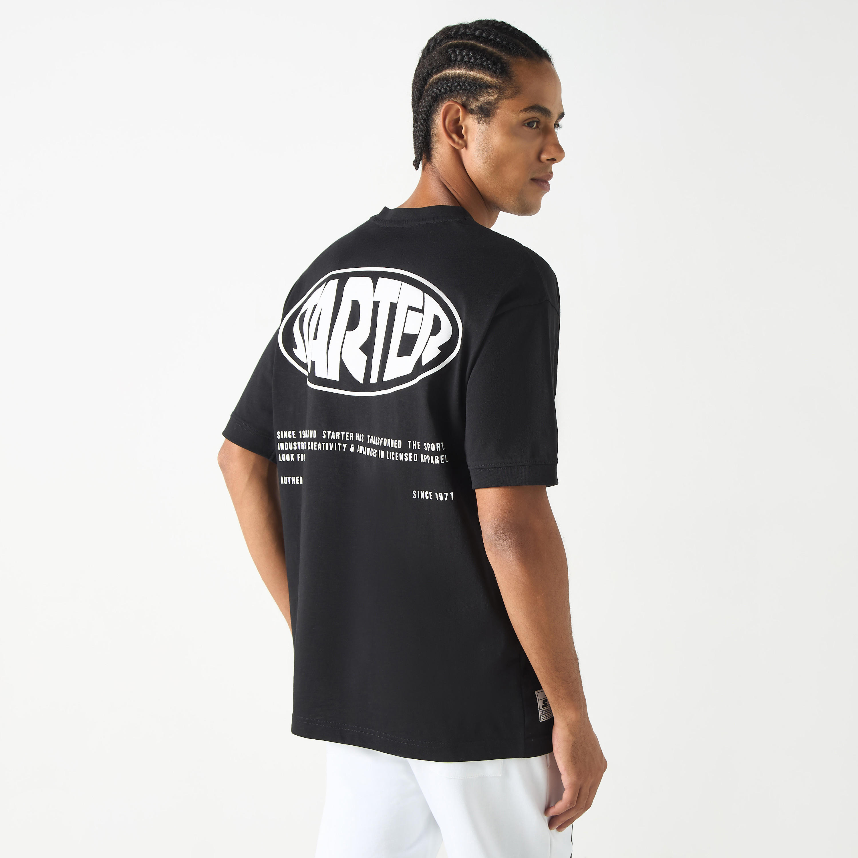تيشيرت بياقة ضيقة وأكمام قصيرة وطبعات شعار من ستارتر-men-clothing-tshirtsandpolos-tshirts-image-1