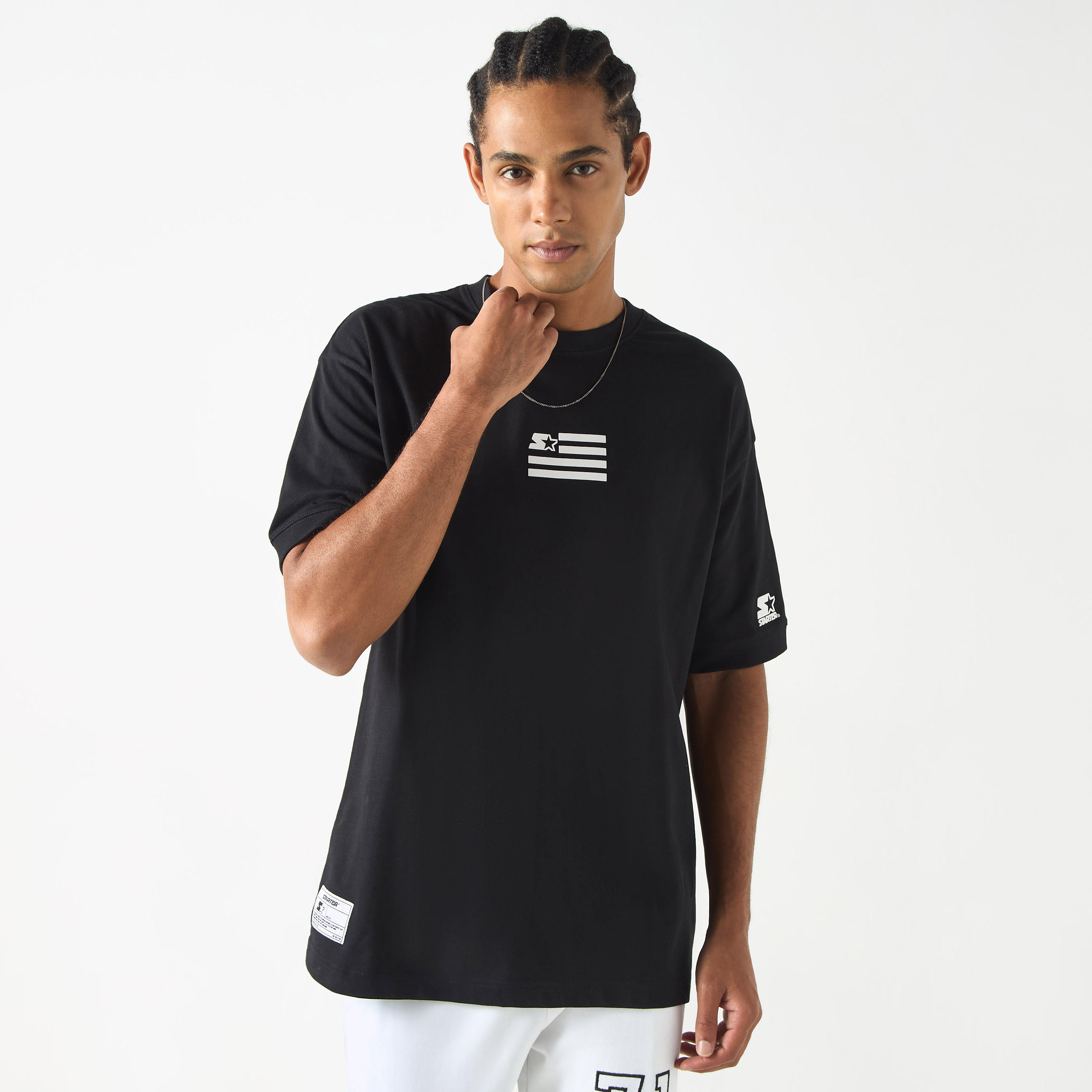 تيشيرت بياقة ضيقة وأكمام قصيرة وطبعات شعار من ستارتر-men-clothing-tshirtsandpolos-tshirts-image-3