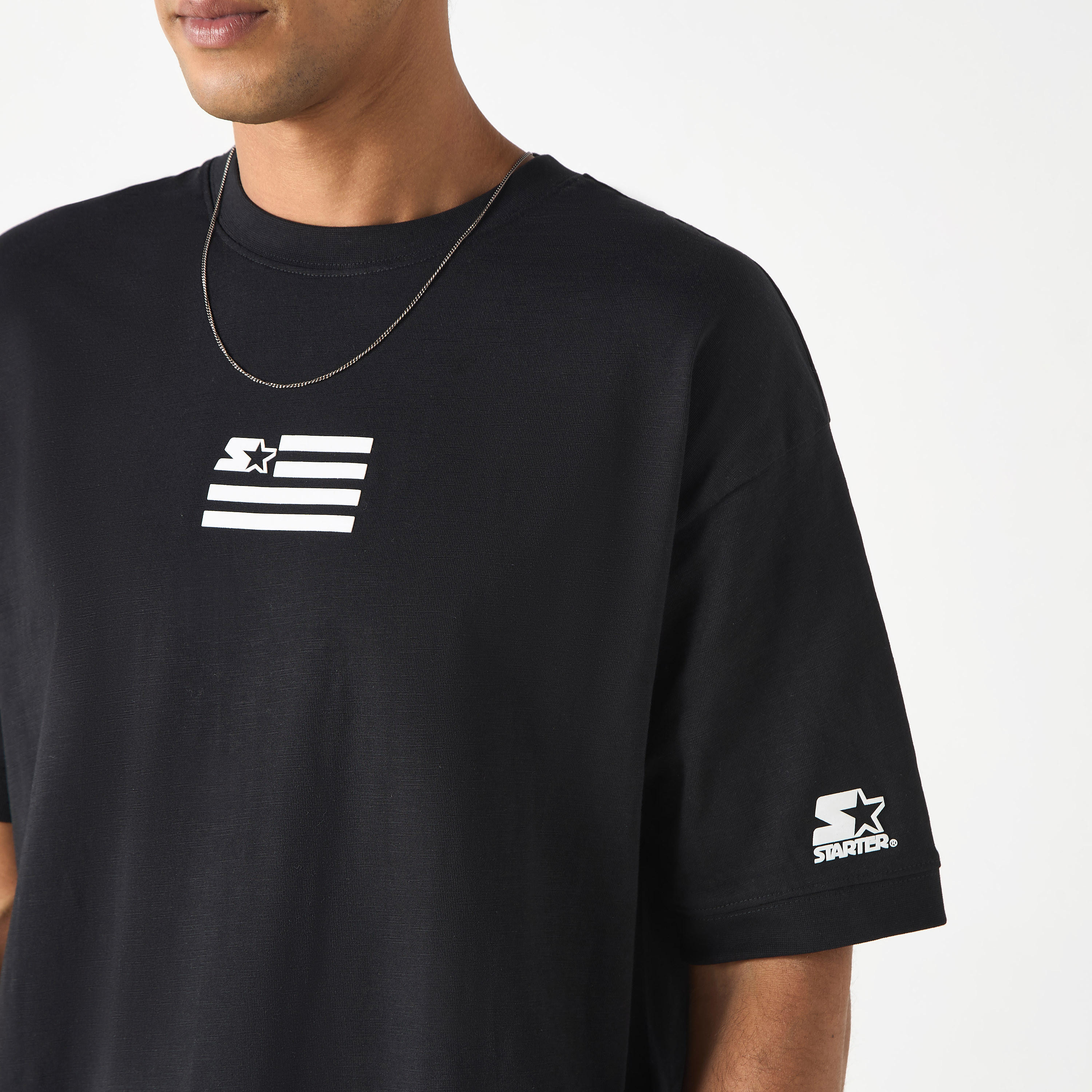 تيشيرت بياقة ضيقة وأكمام قصيرة وطبعات شعار من ستارتر-men-clothing-tshirtsandpolos-tshirts-image-4