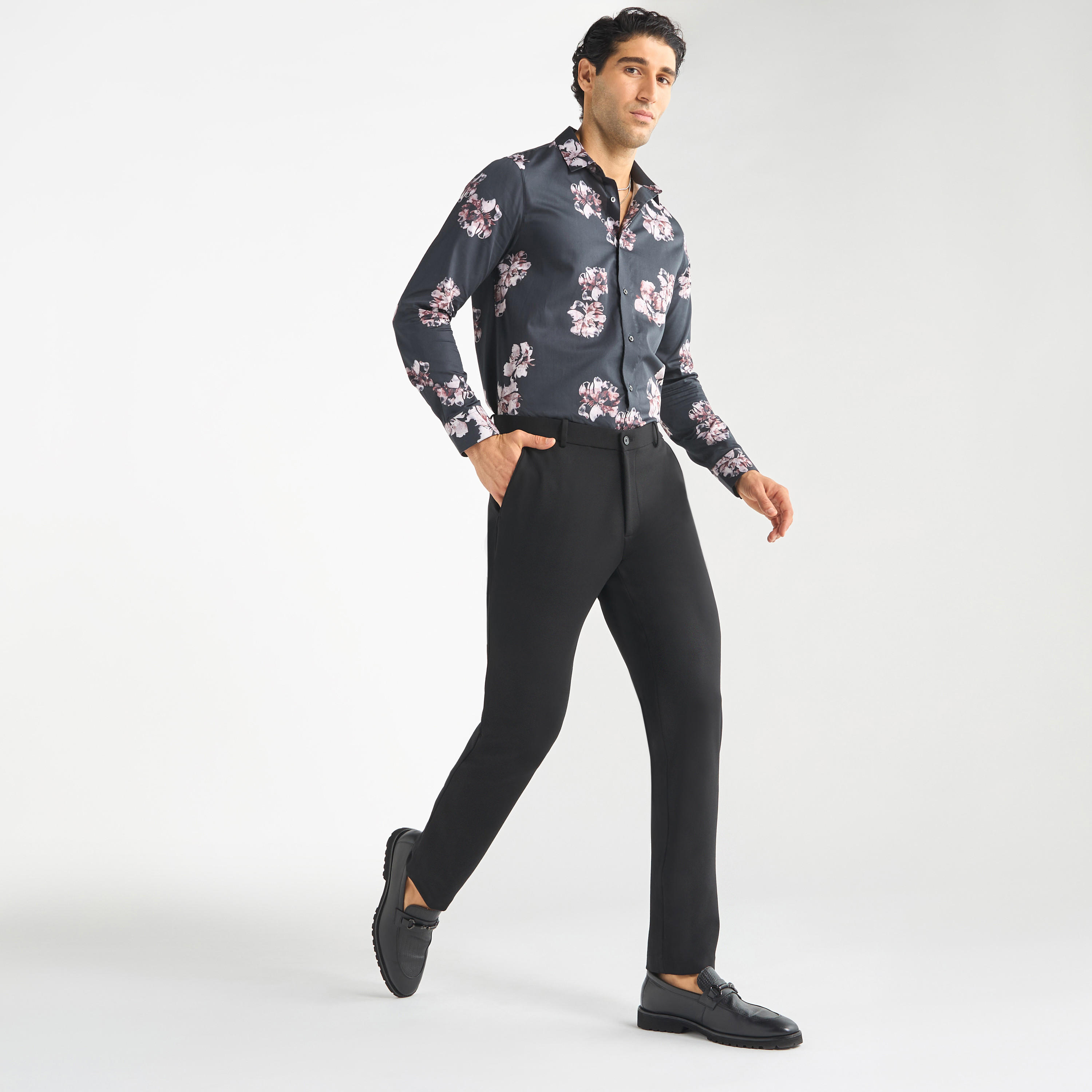 بنطلون بقصة عاديّة وزر إغلاق وجيوب-men-clothing-bottoms-trousersandchinos-trousers-image-5