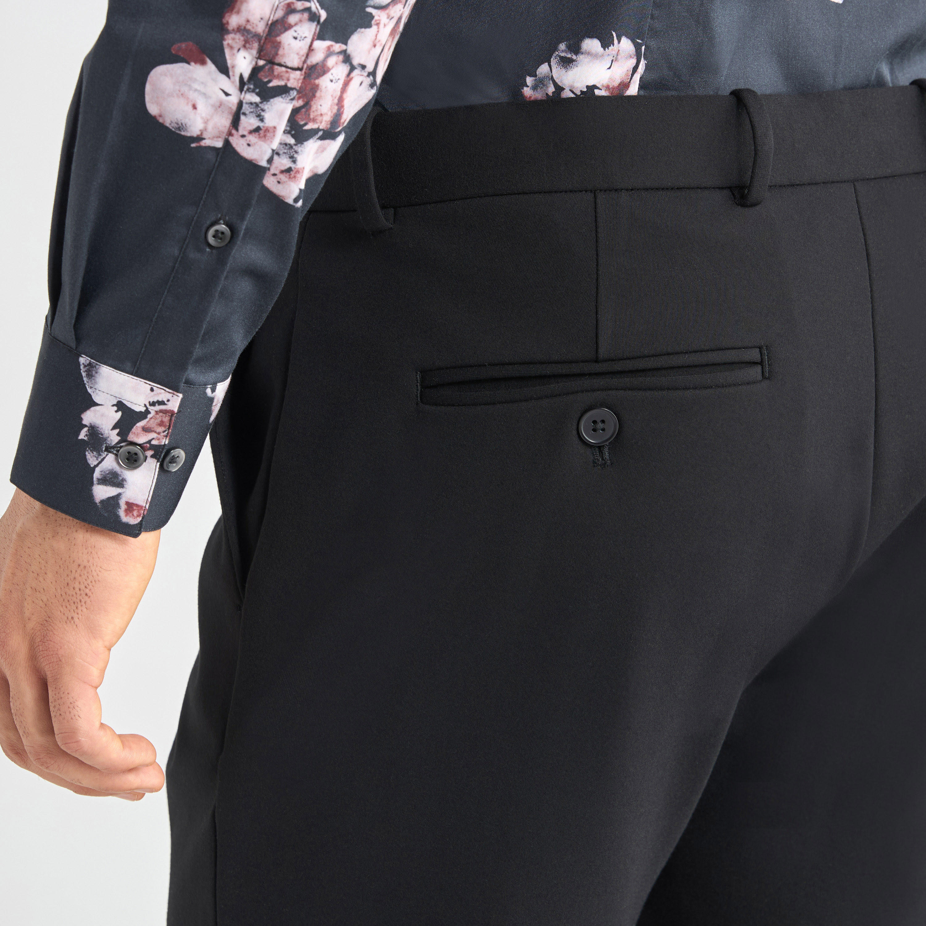 بنطلون بقصة عاديّة وزر إغلاق وجيوب-men-clothing-bottoms-trousersandchinos-trousers-image-1