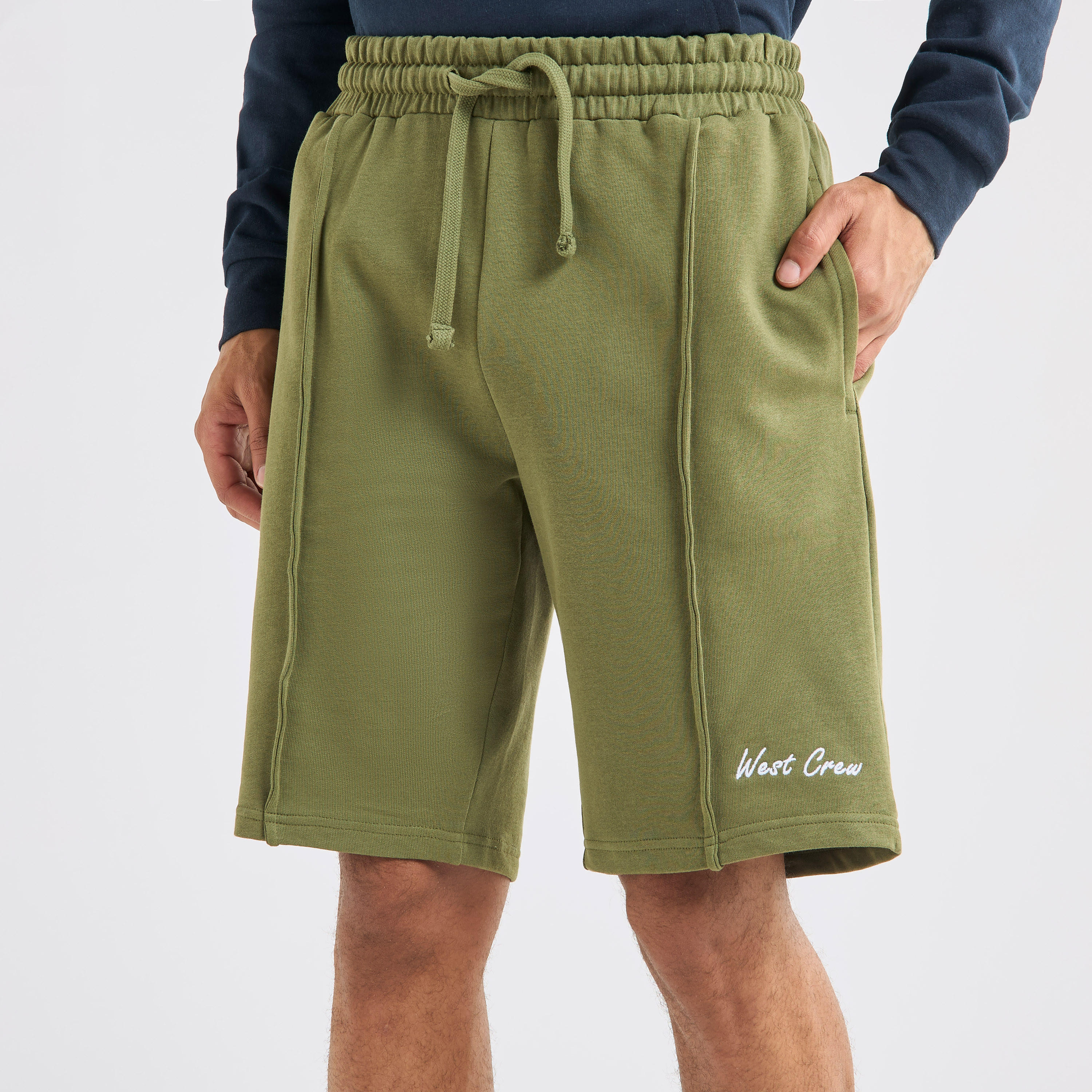 شورت مطرز بخصر مرن مع رباط إغلاق-men-clothing-bottoms-shorts-image-1