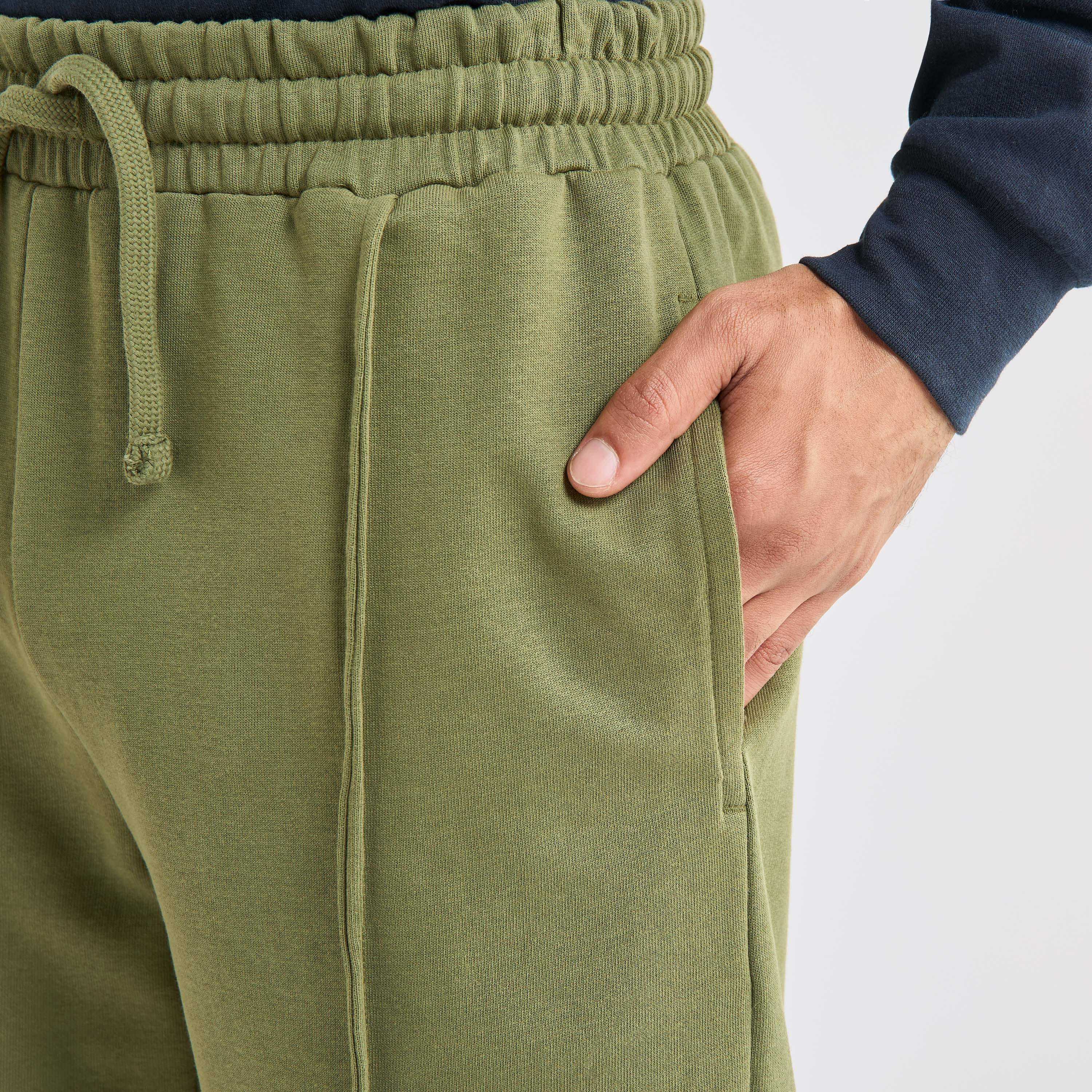 شورت مطرز بخصر مرن مع رباط إغلاق-men-clothing-bottoms-shorts-image-4