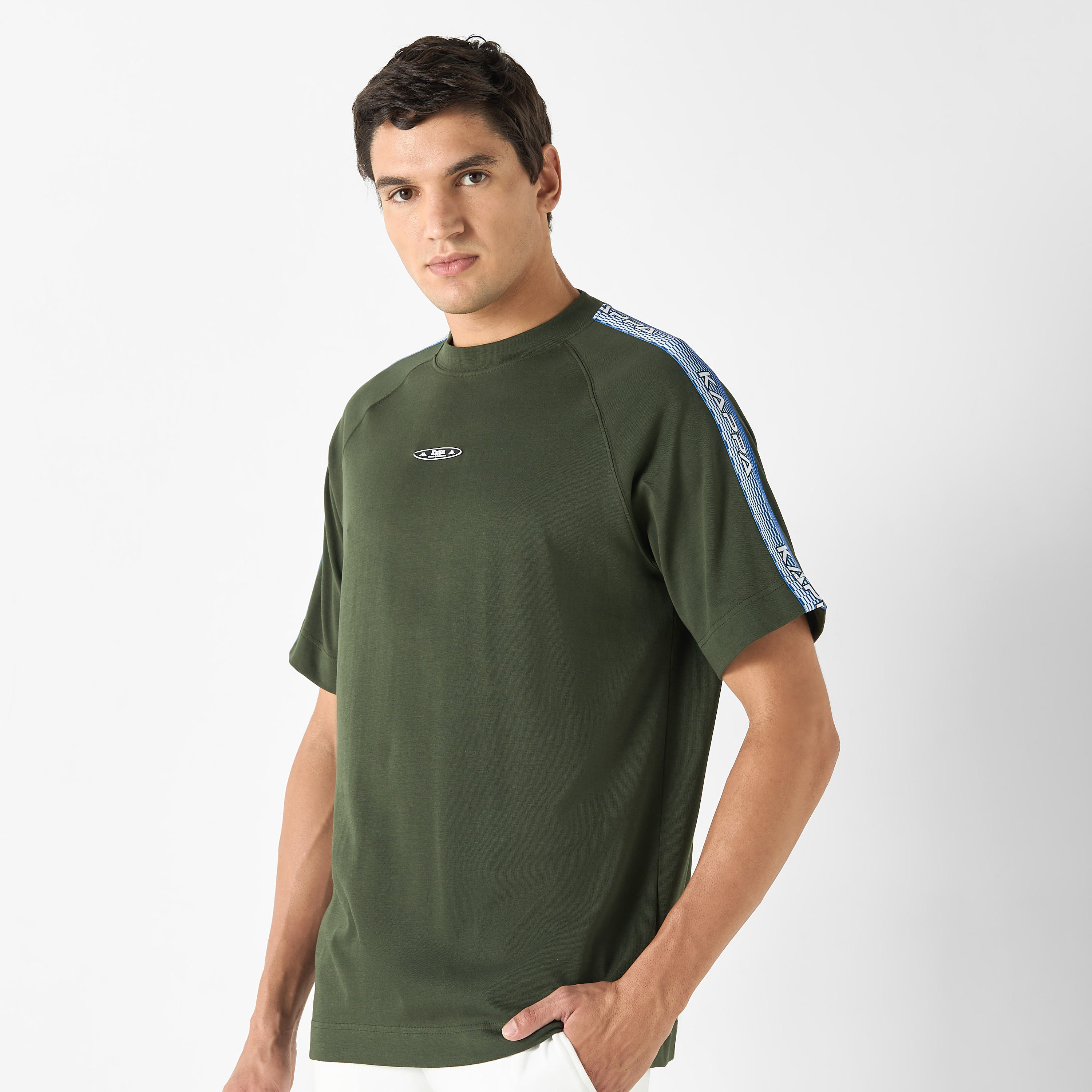 تيشيرت بأكمام قصيرة وطبعات شعار من كابا-men-clothing-sportswearandactivewear-tshirtsandpolos-image-1