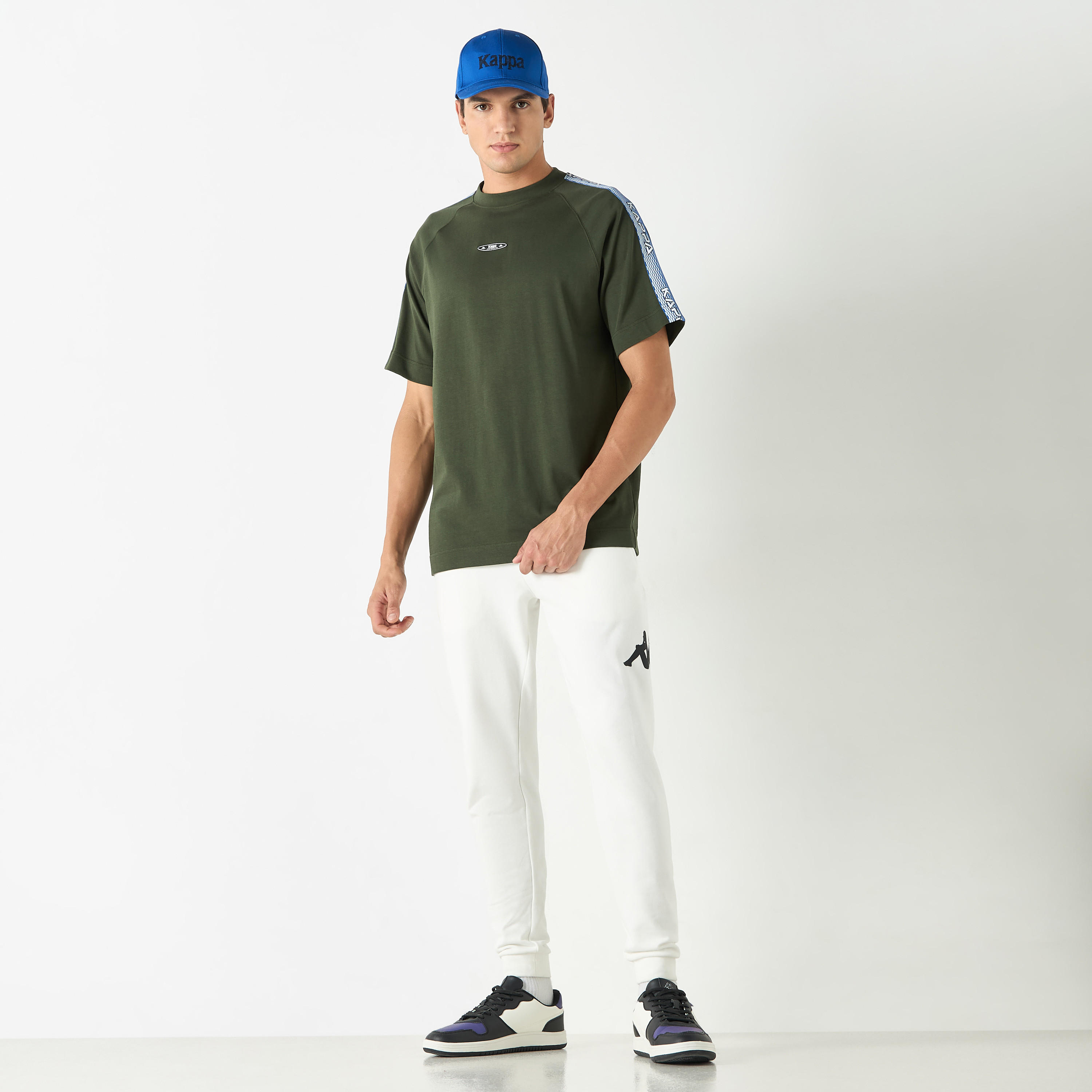 تيشيرت بأكمام قصيرة وطبعات شعار من كابا-men-clothing-sportswearandactivewear-tshirtsandpolos-image-2
