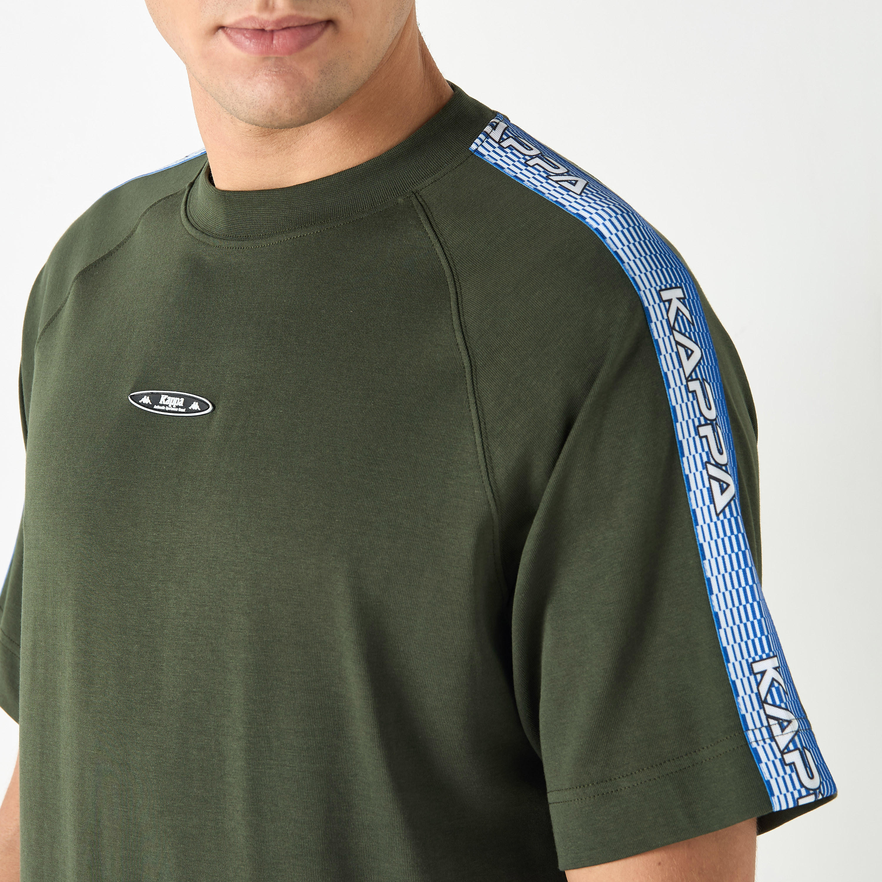 تيشيرت بأكمام قصيرة وطبعات شعار من كابا-men-clothing-sportswearandactivewear-tshirtsandpolos-image-4