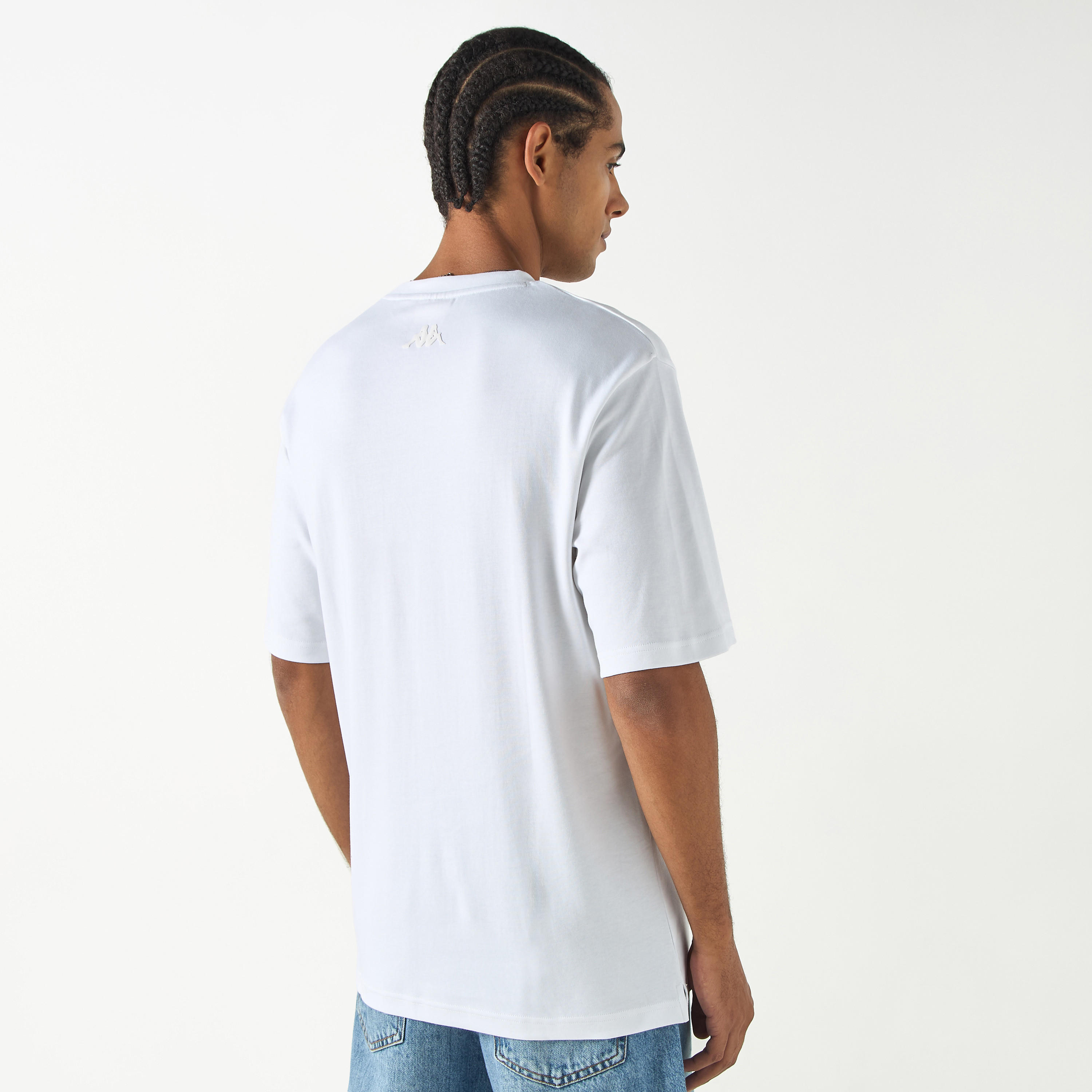 تيشيرت بتطريز شعار وياقة ضيّقة وأكمام قصيرة من كابا-men-clothing-tshirtsandpolos-tshirts-image-3