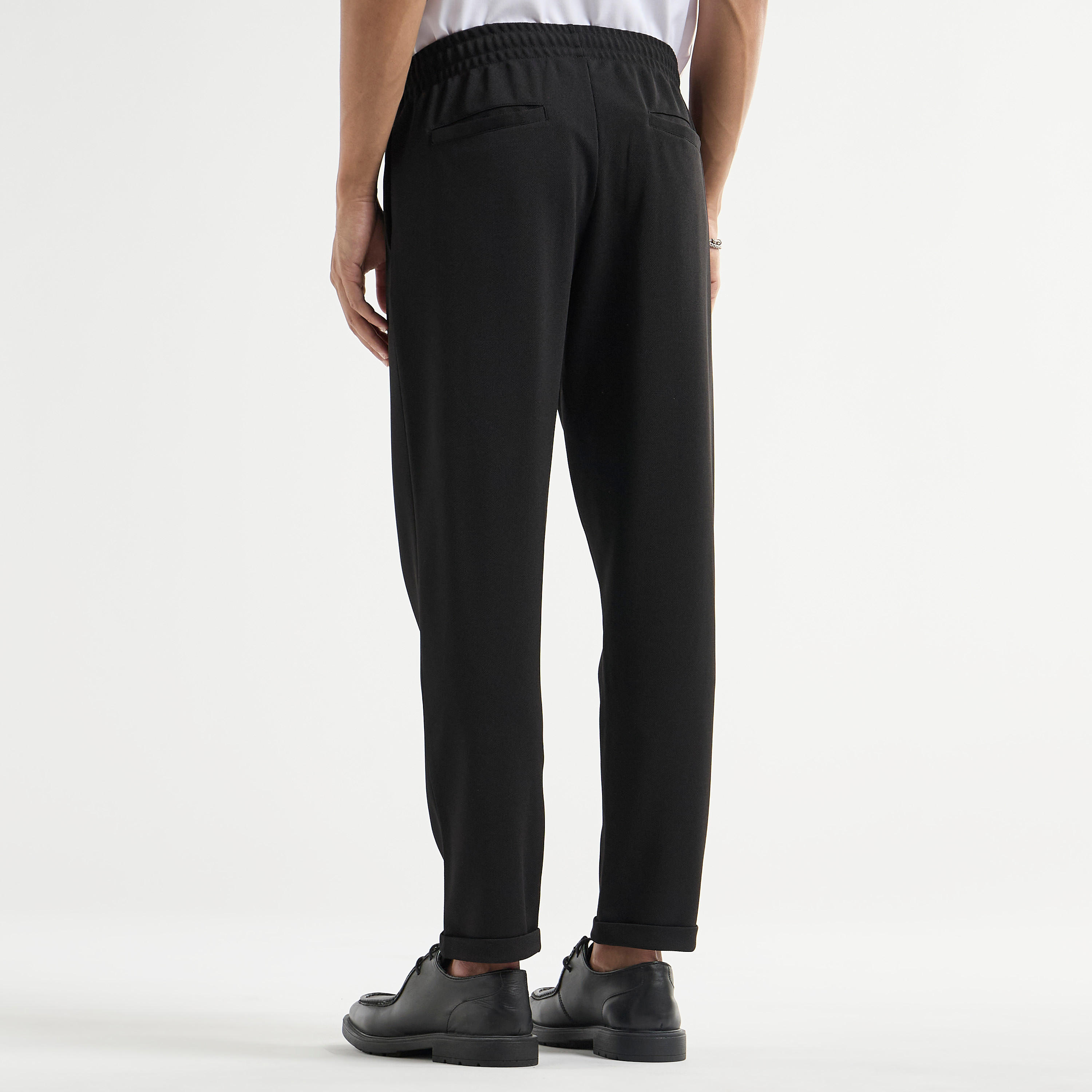 بنطلون بارز الملمس بقصة عادية وخصر مرن وجيوب-men-clothing-bottoms-trousersandchinos-trousers-image-3