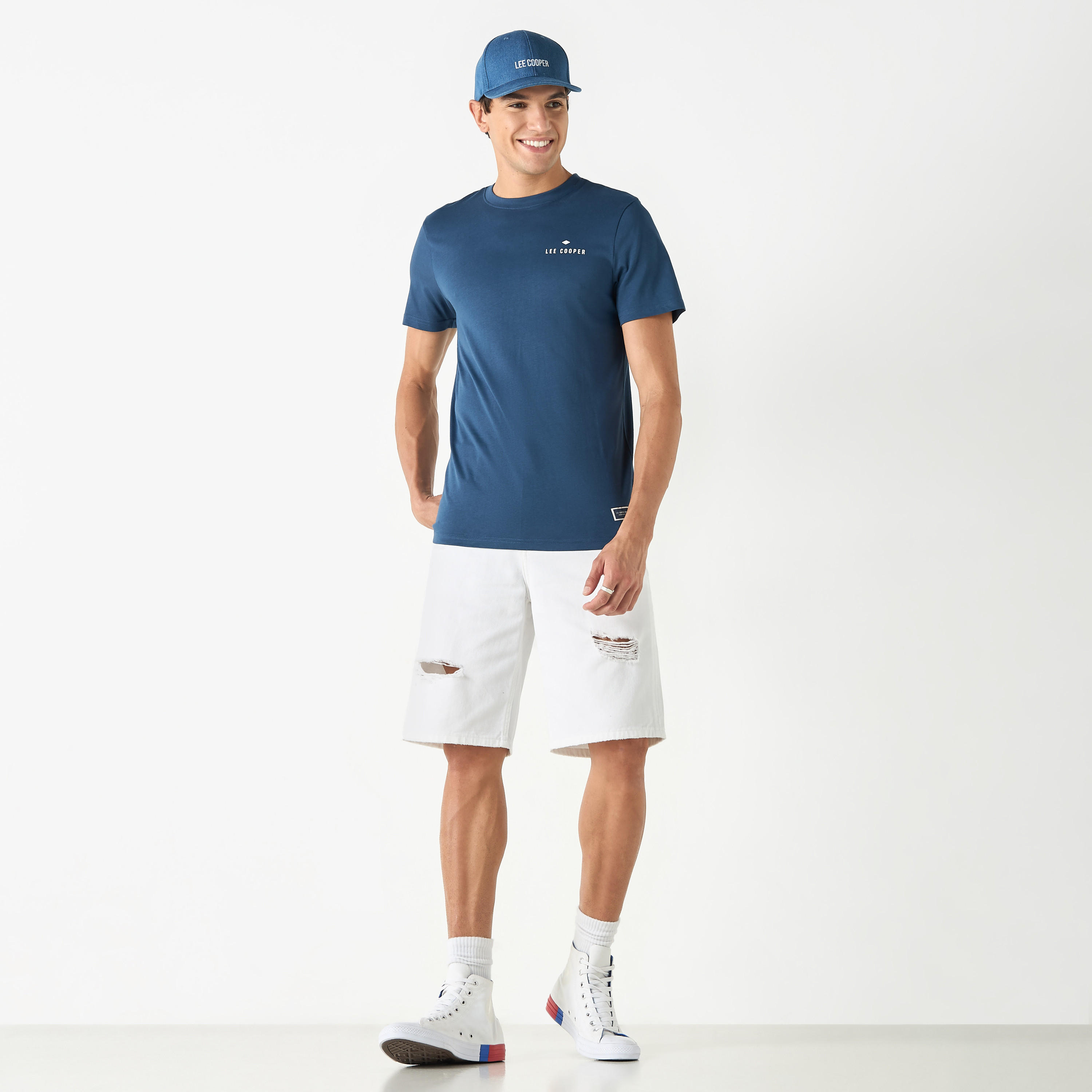 تيشيرت بأكمام قصيرة وطبعات شعار من لي كوبر-men-clothing-tshirtsandpolos-tshirts-image-4