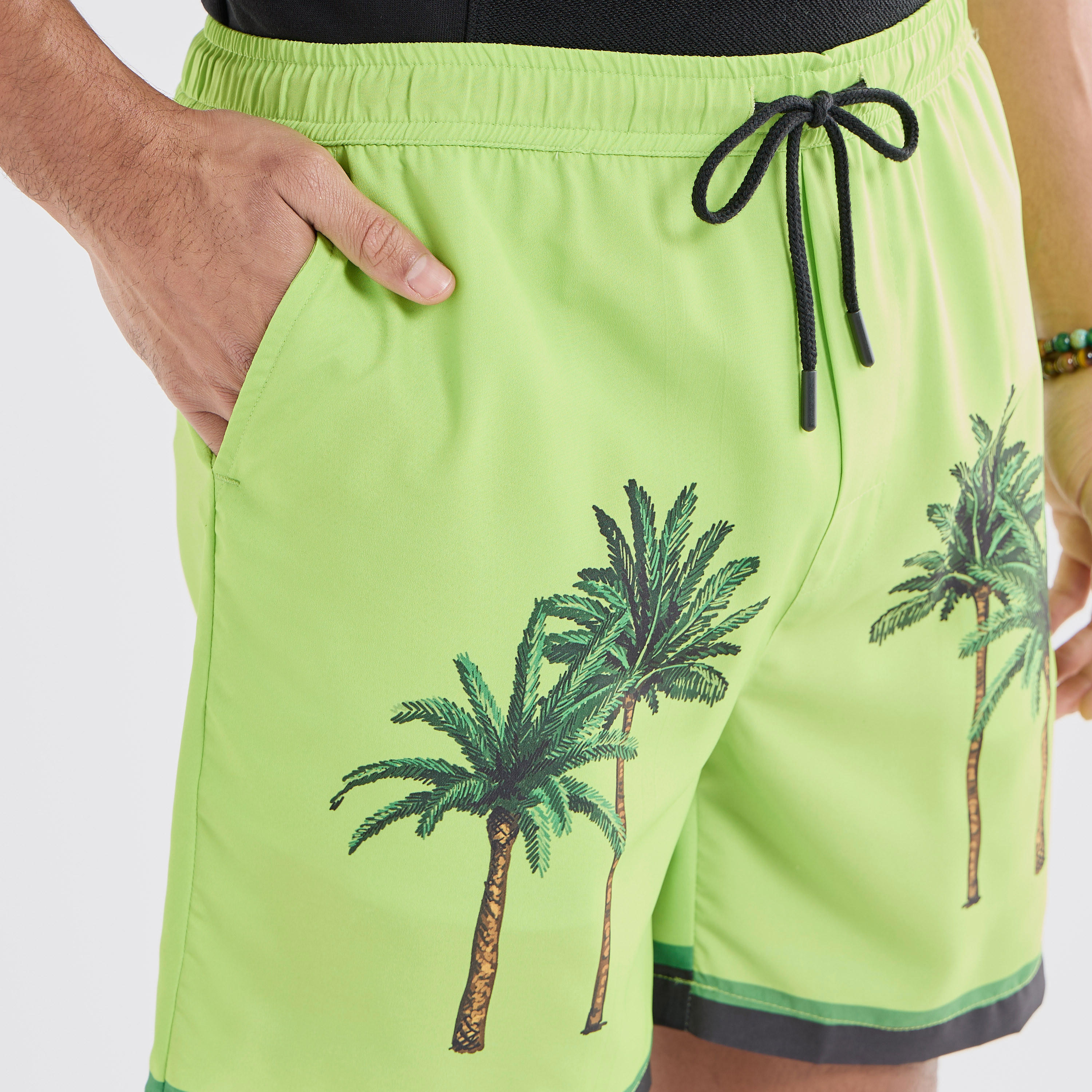 شورت برباط إغلاق وجيوب وطبعات نخيل-men-clothing-bottoms-shorts-image-1