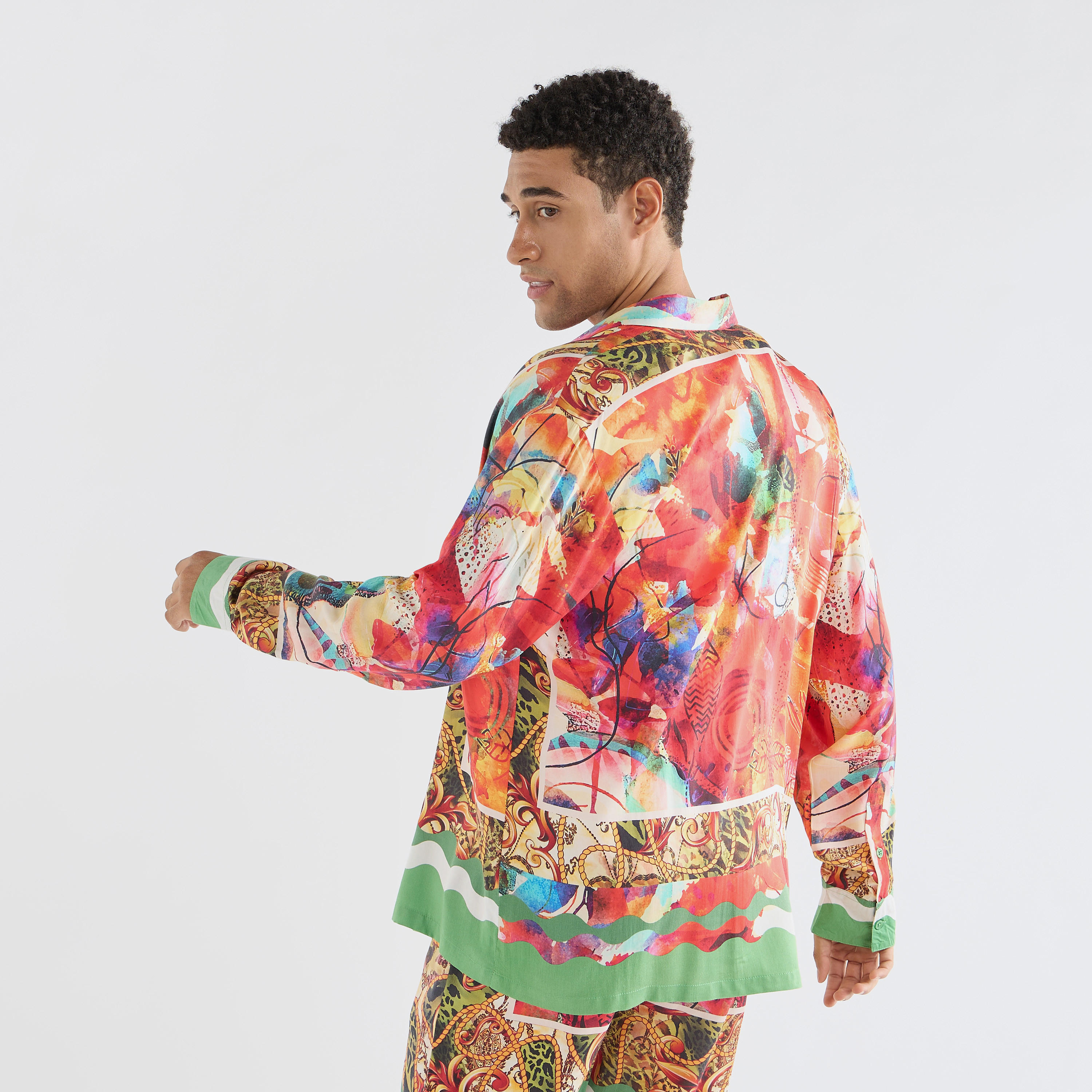 قميص بياقة كامب وأكمام طويلة وقصة عادية وطبعات-men-clothing-shirts-image-3