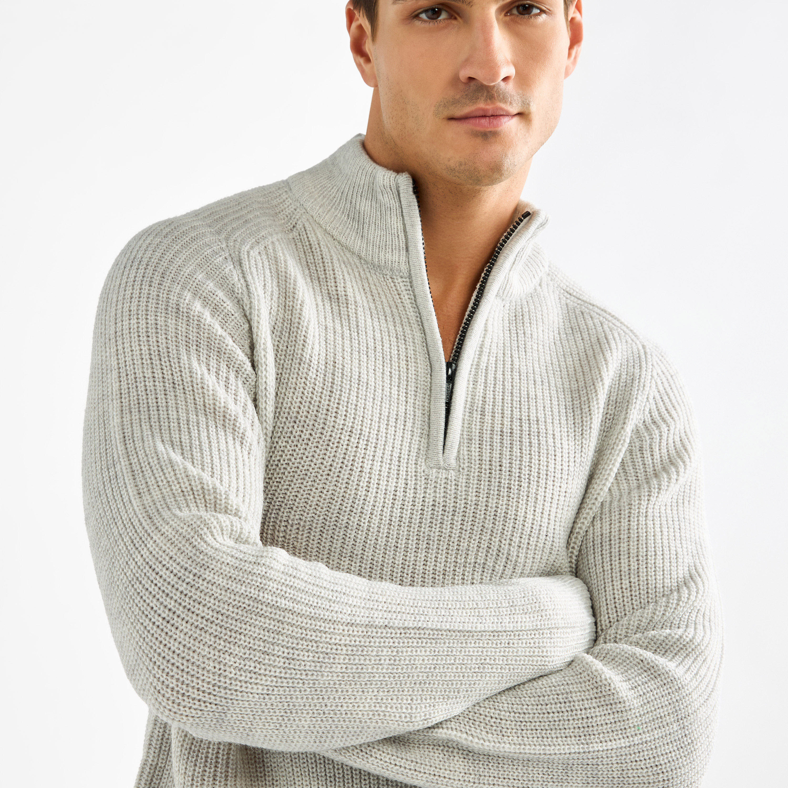 كنزة بارز الملمس بياقة عالية وسحّاب إغلاق-men-clothing-sweatersandpullovers-image-16