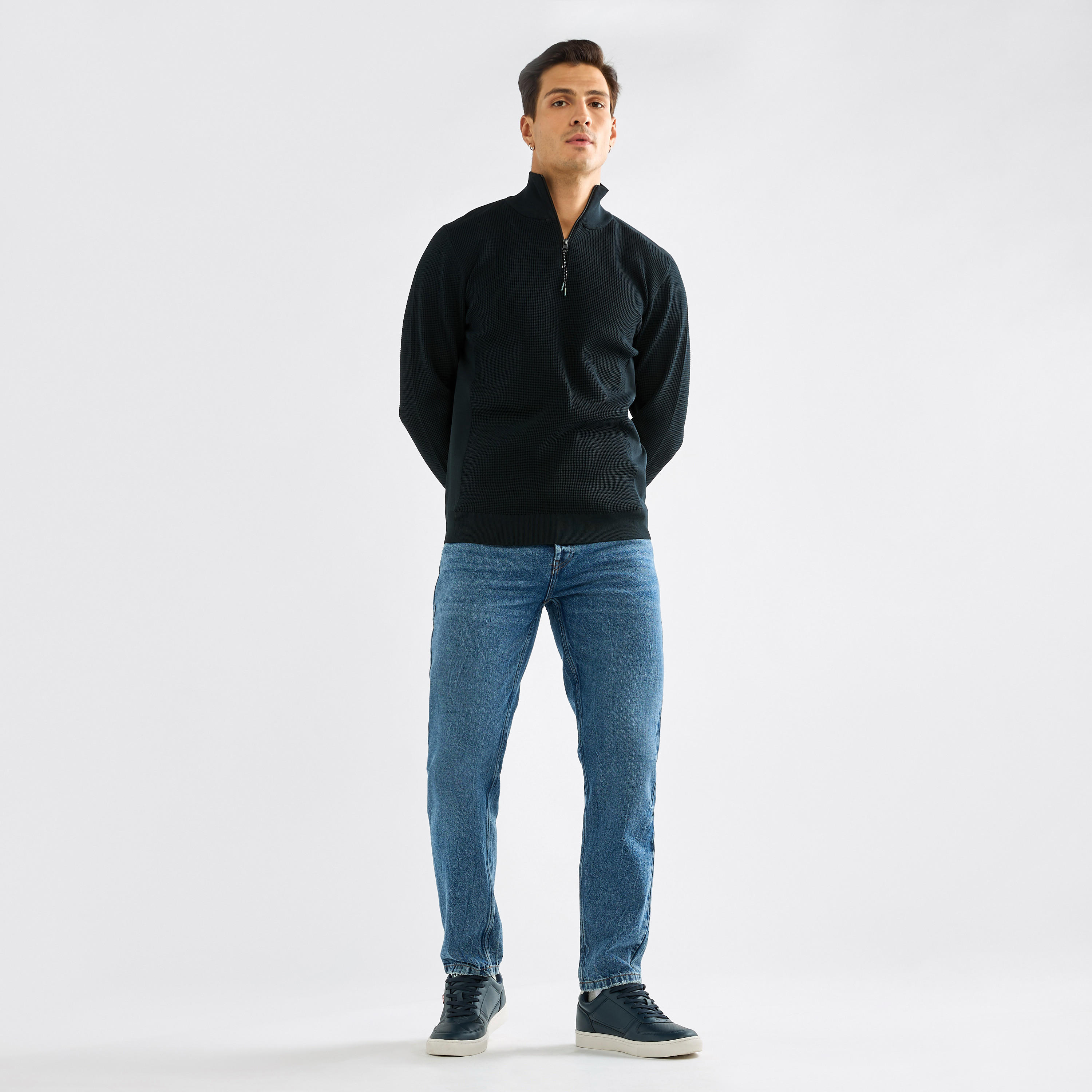 سويت شيرت بارز الملمس بياقة عالية وأكمام طويلة-men-winterwear-hoodiesandsweatshirts-image-2