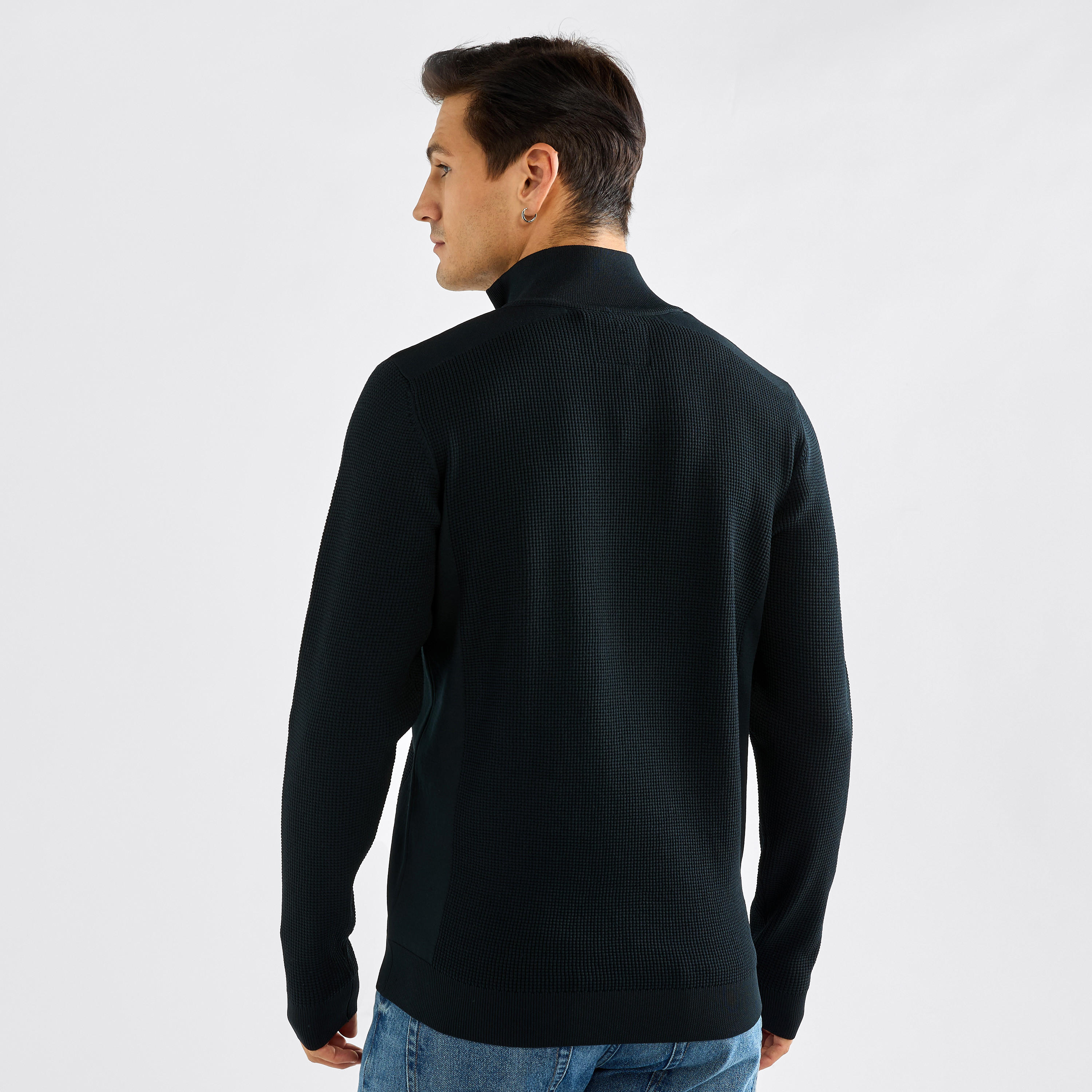 سويت شيرت بارز الملمس بياقة عالية وأكمام طويلة-men-winterwear-hoodiesandsweatshirts-image-3