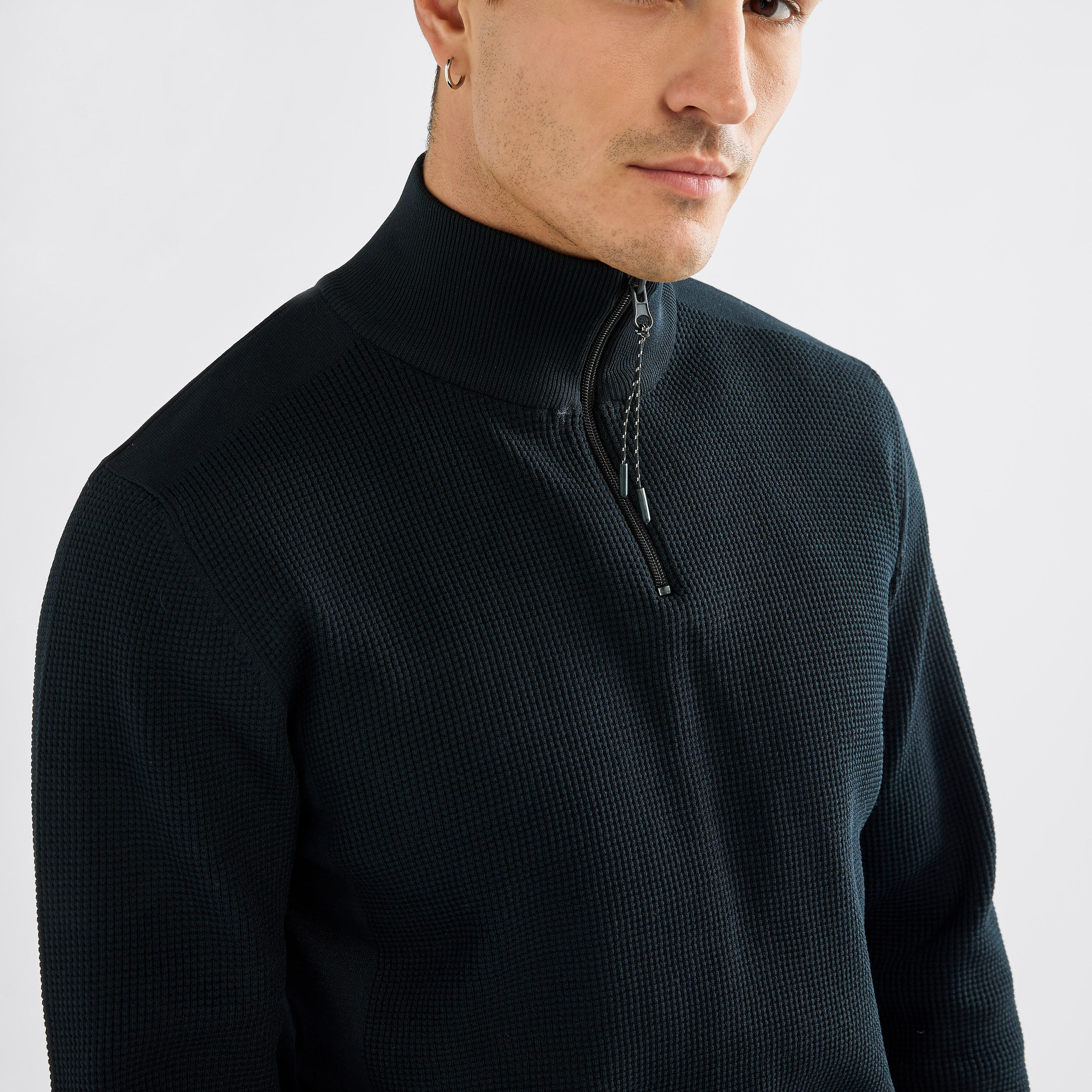 سويت شيرت بارز الملمس بياقة عالية وأكمام طويلة-men-winterwear-hoodiesandsweatshirts-image-4