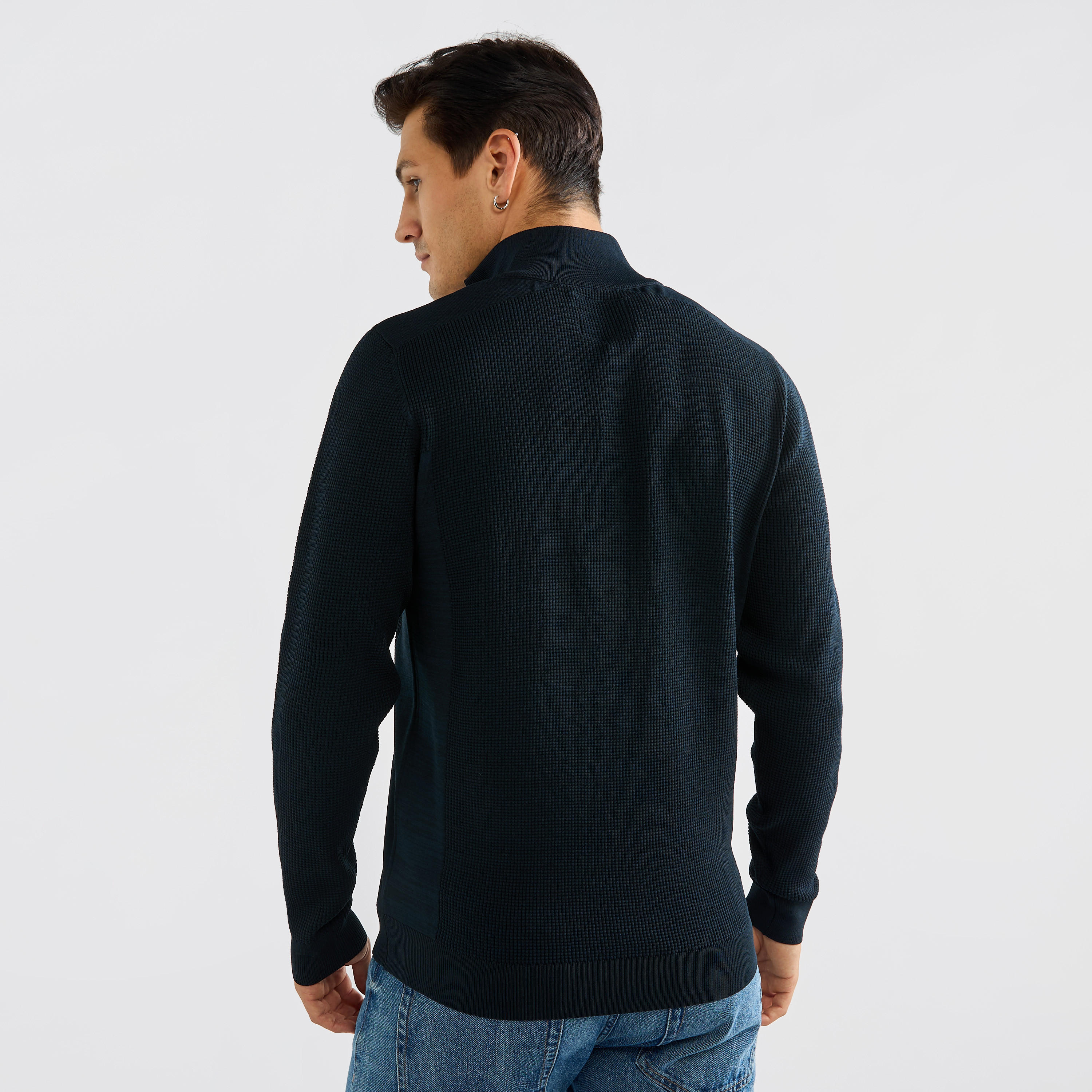 سويت شيرت بارز الملمس بياقة عالية وأكمام طويلة-men-winterwear-hoodiesandsweatshirts-image-7