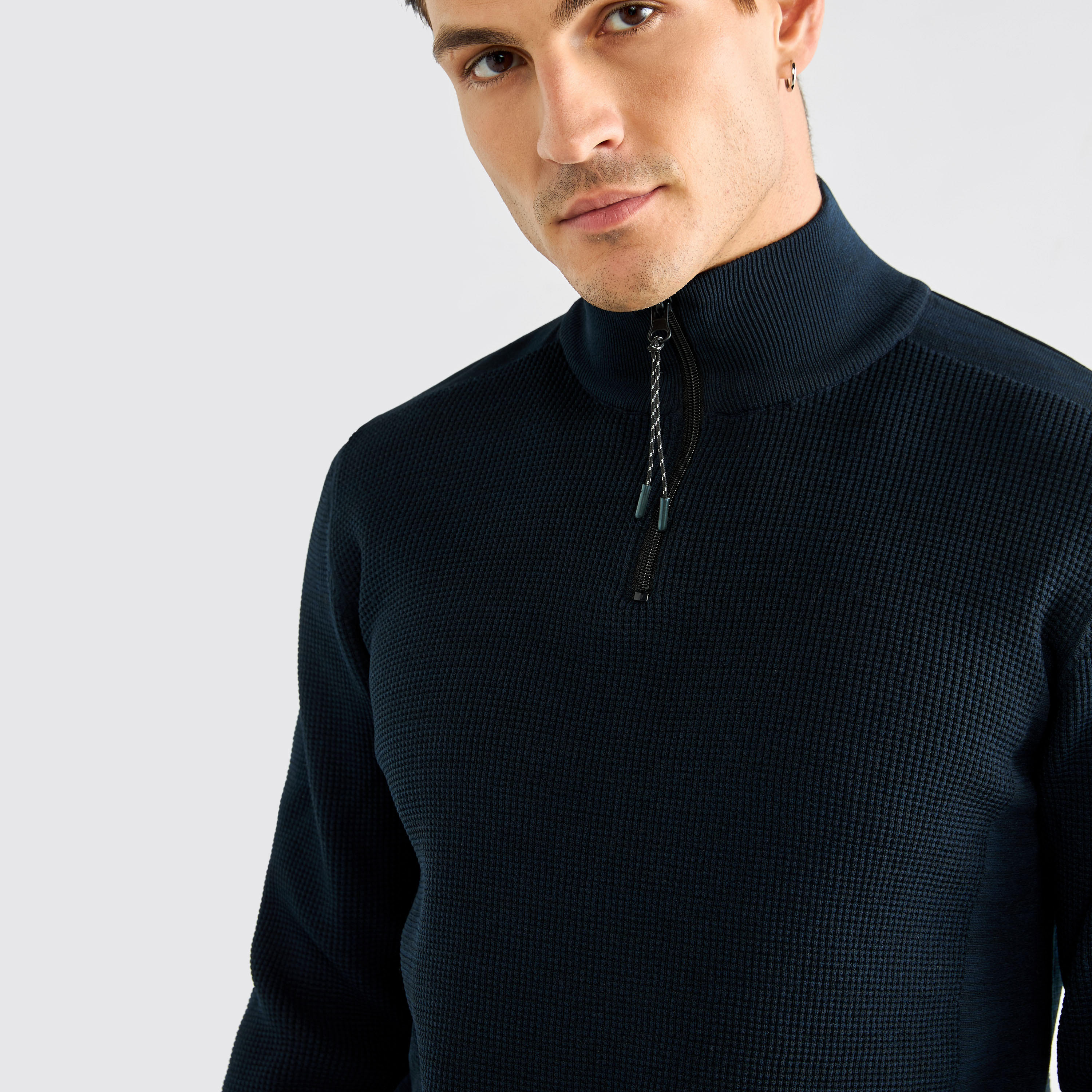 سويت شيرت بارز الملمس بياقة عالية وأكمام طويلة-men-winterwear-hoodiesandsweatshirts-image-8