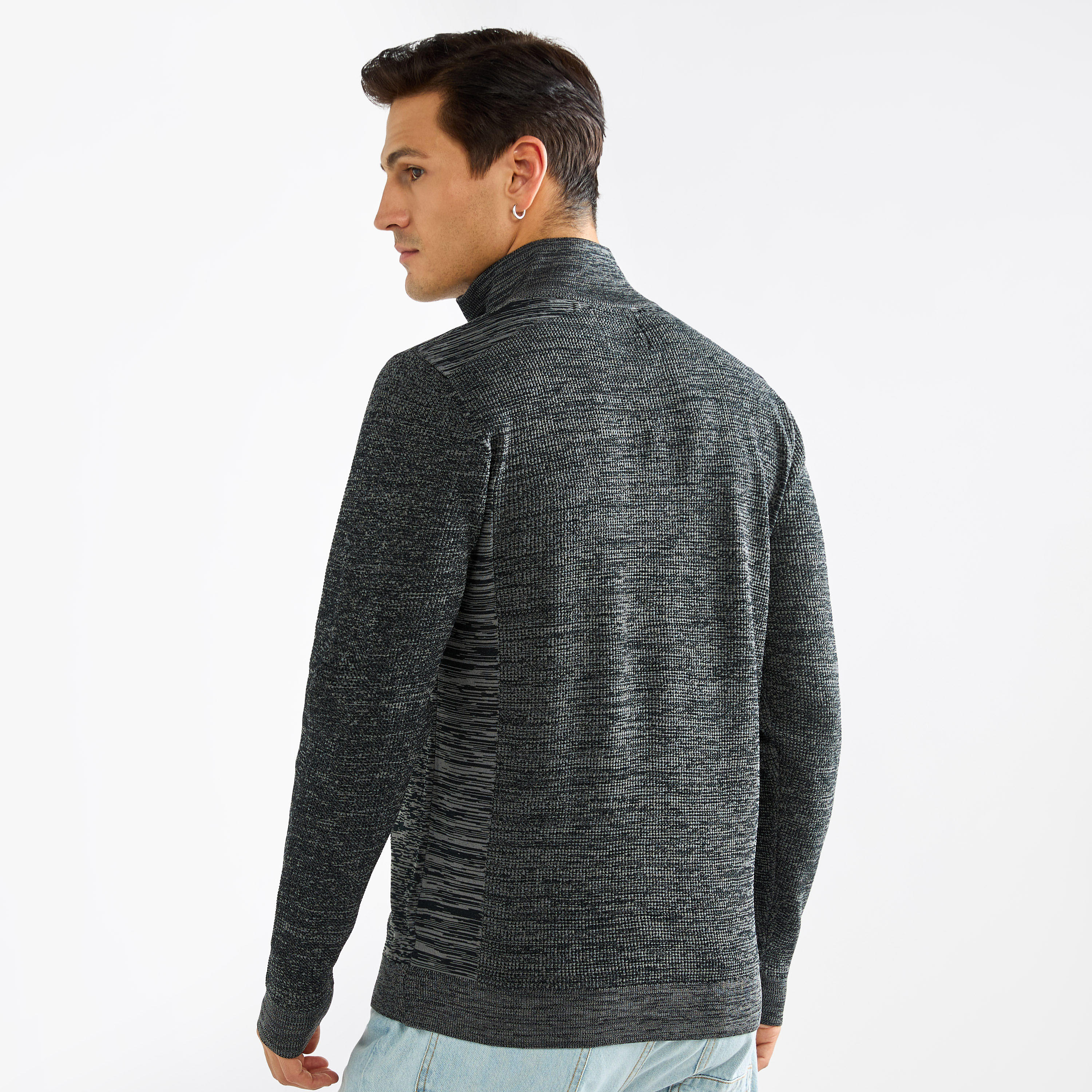 سويت شيرت بارز الملمس بياقة عالية وأكمام طويلة-men-winterwear-hoodiesandsweatshirts-image-11
