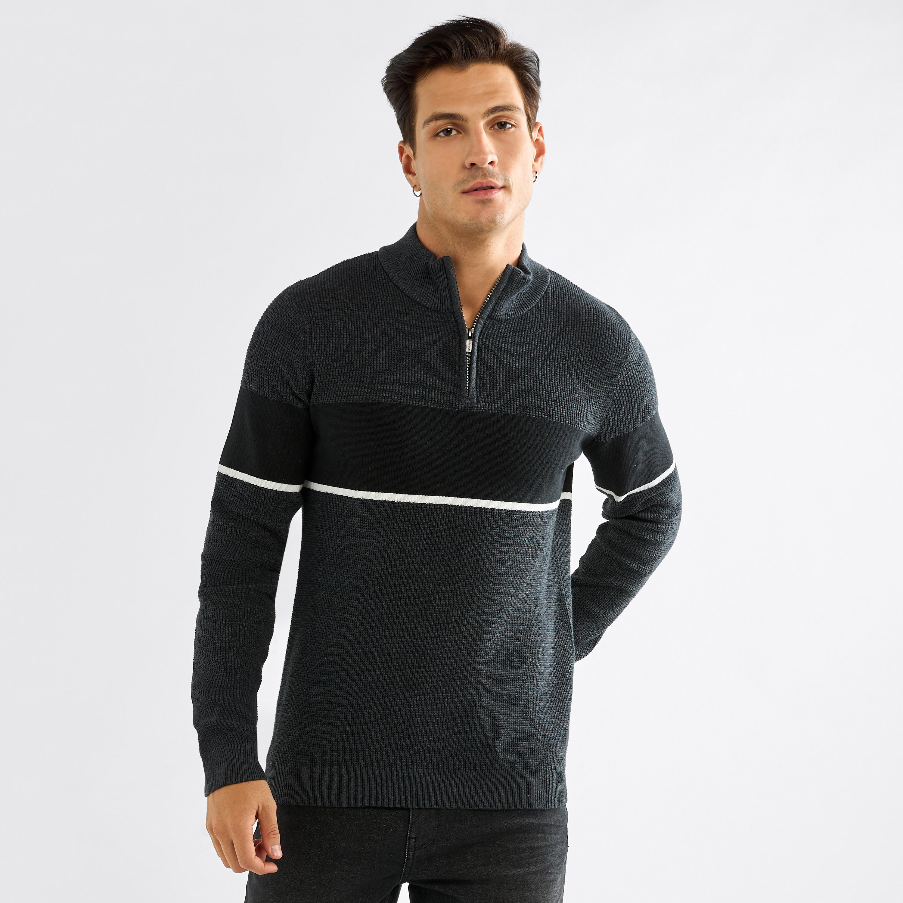 سويت شيرت بقوالب ملونة وأكمام طويلة وسحاب إغلاق-men-winterwear-hoodiesandsweatshirts-image-1