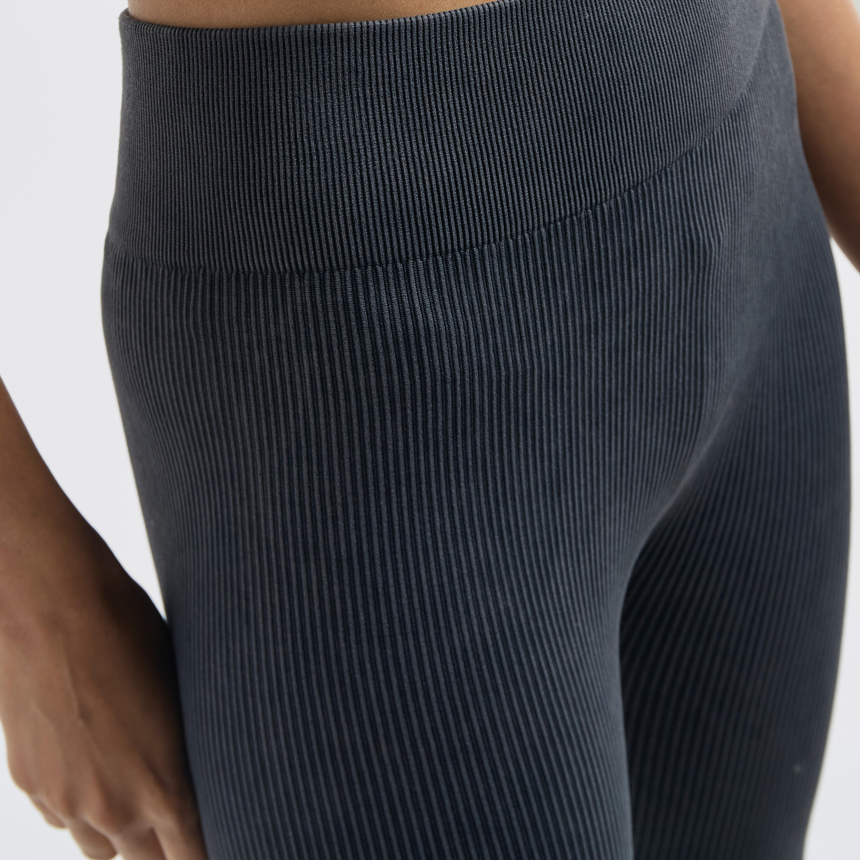 بنطلون ليقنز مضّلع بخصر مطّاطي-women-clothing-bottoms-leggings-image-4