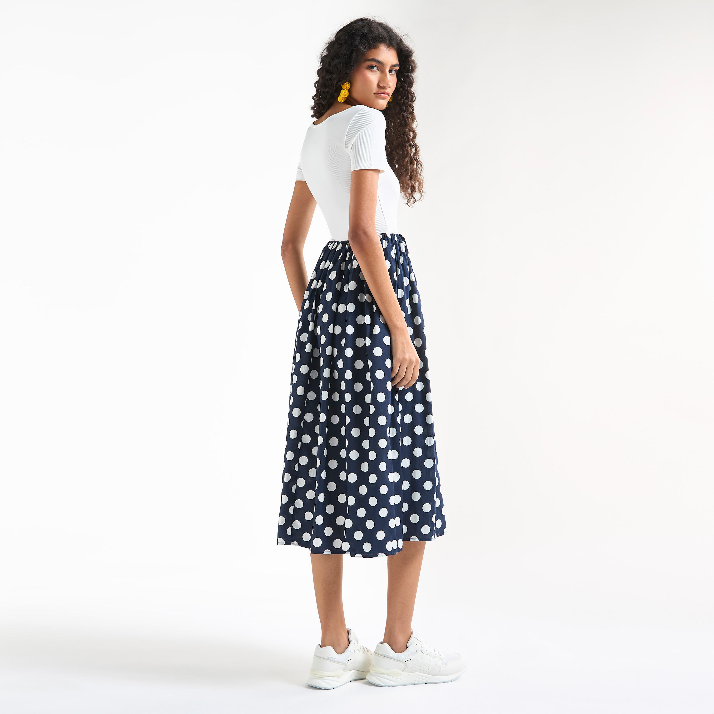 فستان إيه لاين بأكمام قصيرة وجيوب وطبعات منقّطة-women-clothing-dresses-image-3