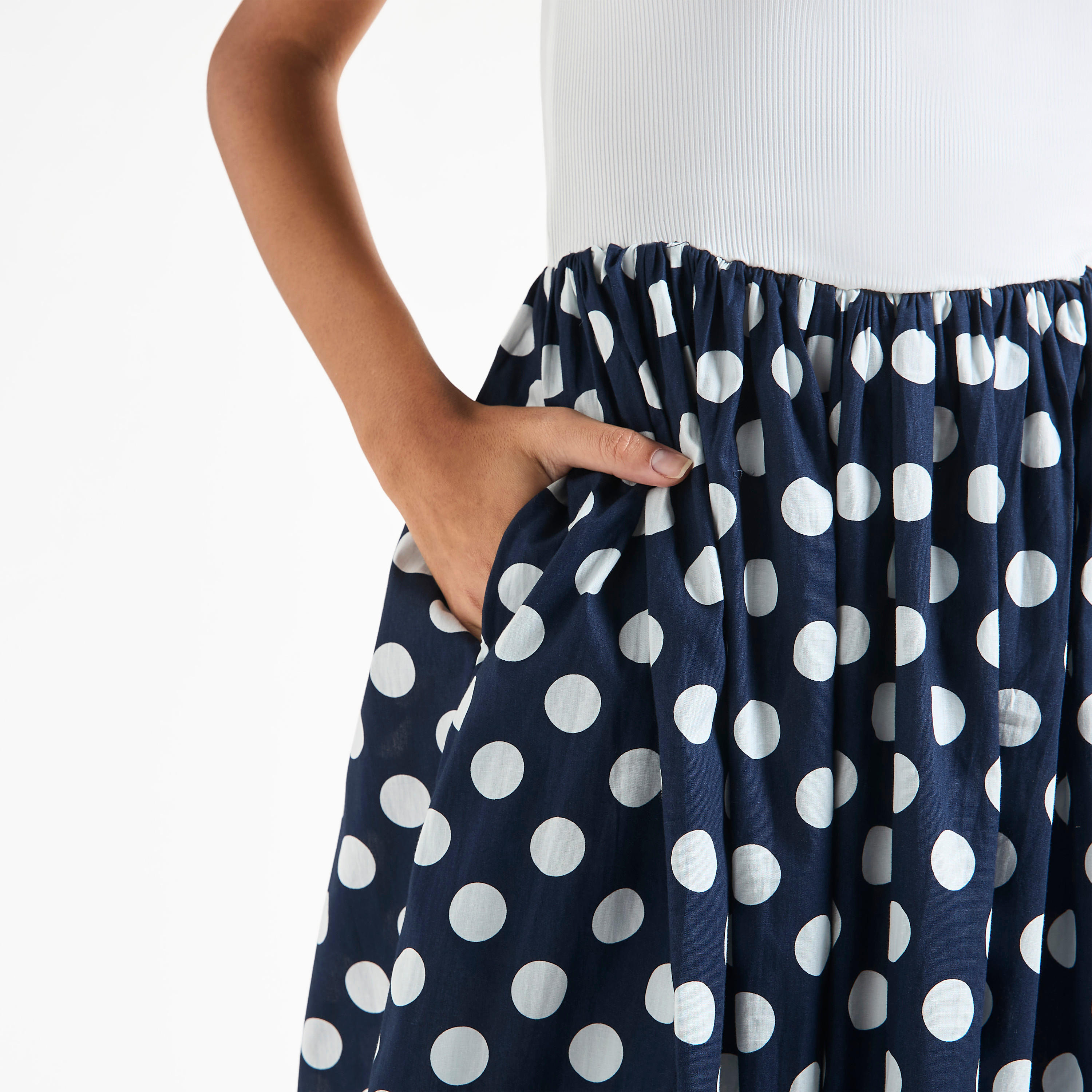 فستان إيه لاين بأكمام قصيرة وجيوب وطبعات منقّطة-women-clothing-dresses-image-4