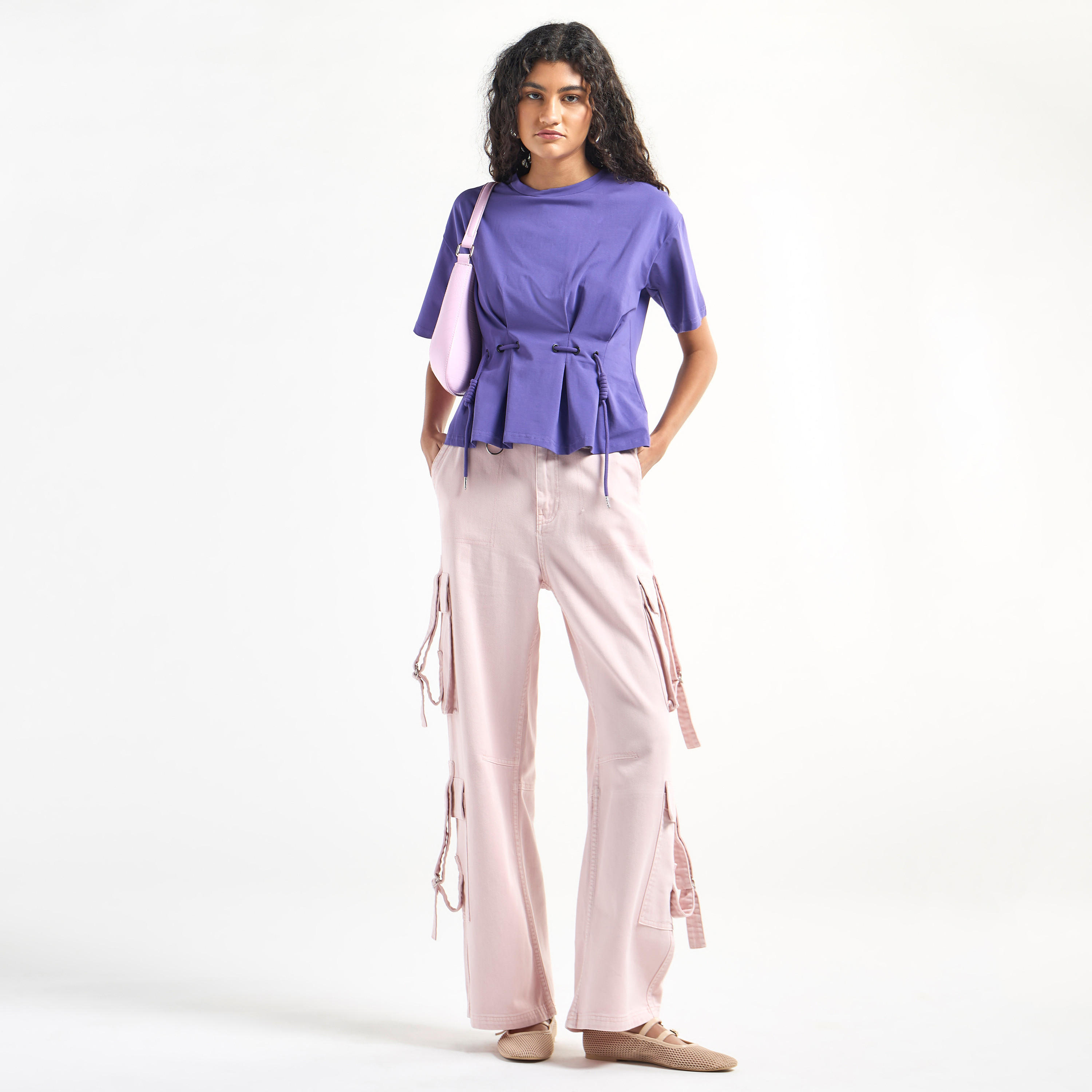 بلوزة بياقة ضيقة وأكمام قصيرة وكشكش-women-clothing-tshirts-image-2