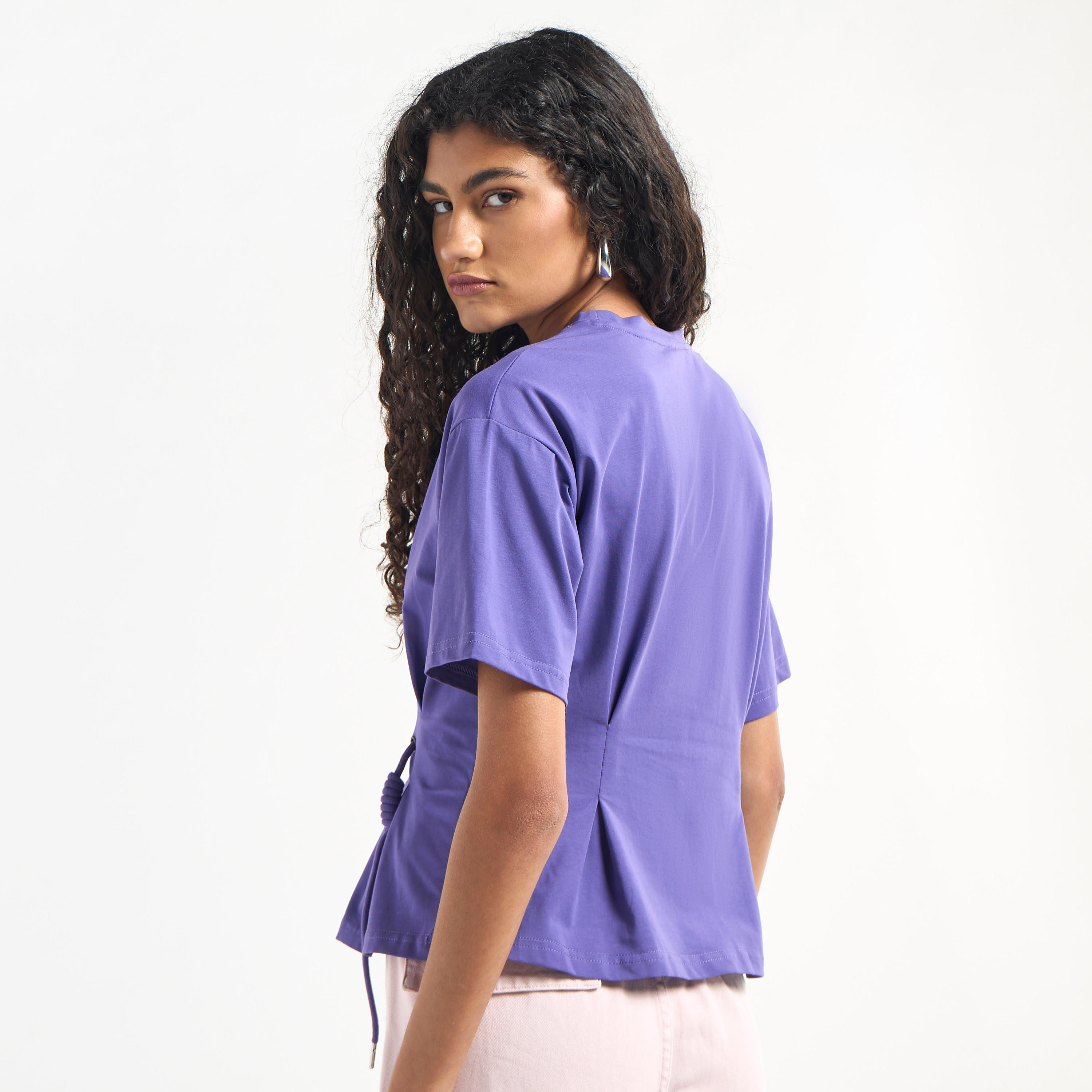 بلوزة بياقة ضيقة وأكمام قصيرة وكشكش-women-clothing-tshirts-image-3
