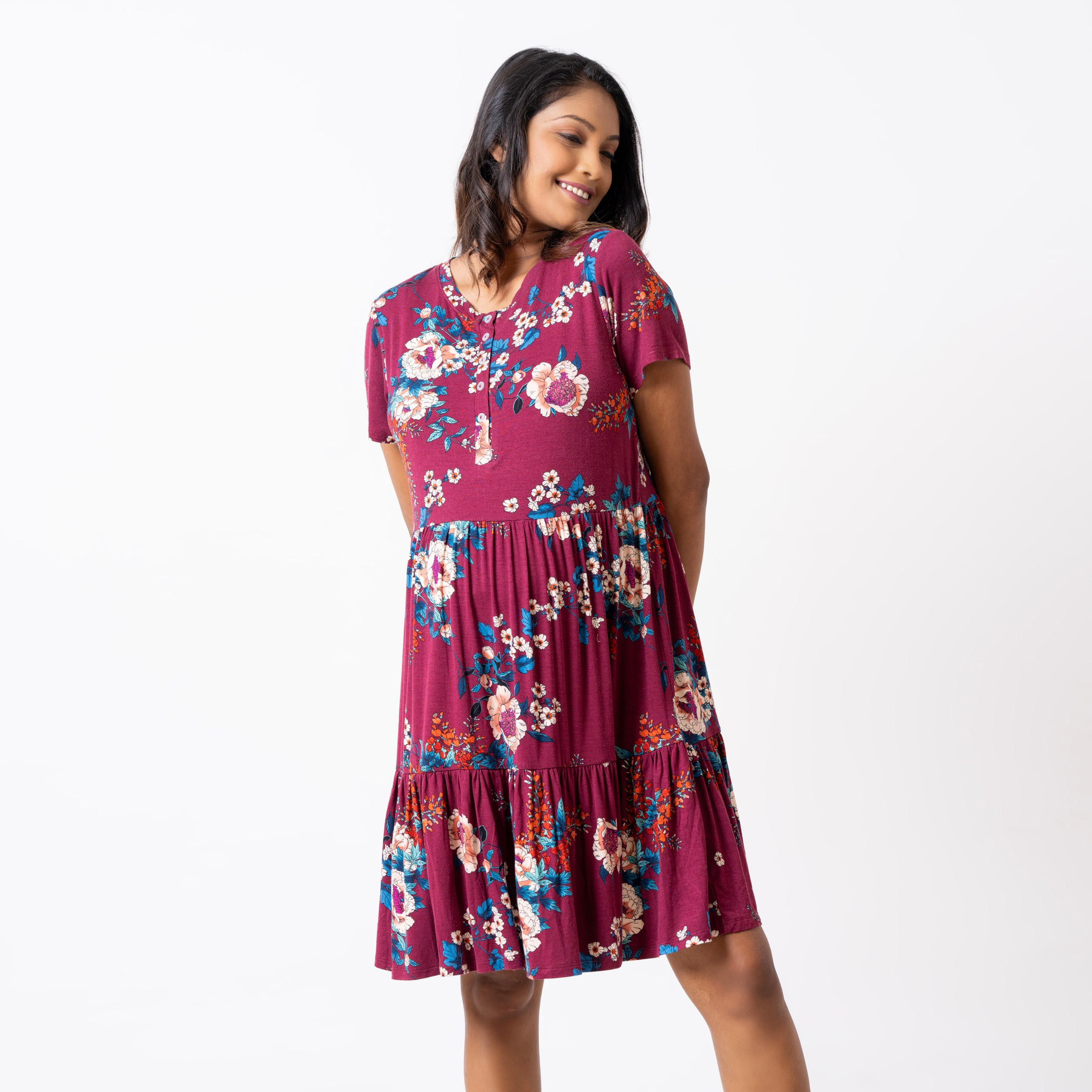 قميص نوم للحوامل بأكمام قصيرة وطبعات زهرية من آدارايا-women-clothing-maternity-nightwear-image-3