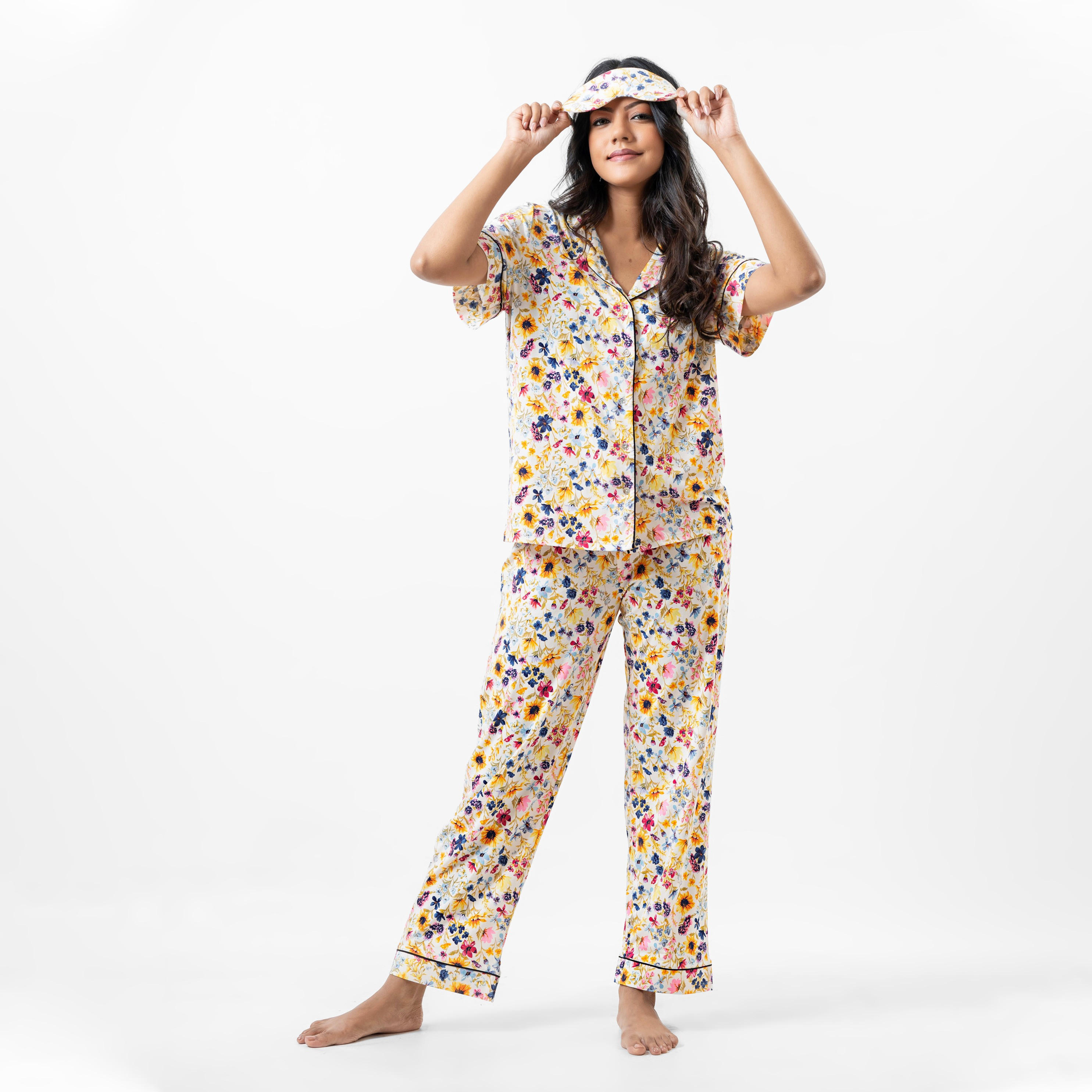 طقم قميص بطبعات زهرية وبنطلون بخصر مطاطي وقناع للعين من آدارايا-women-clothing-nightwear-pyjamas-longsets-image-2