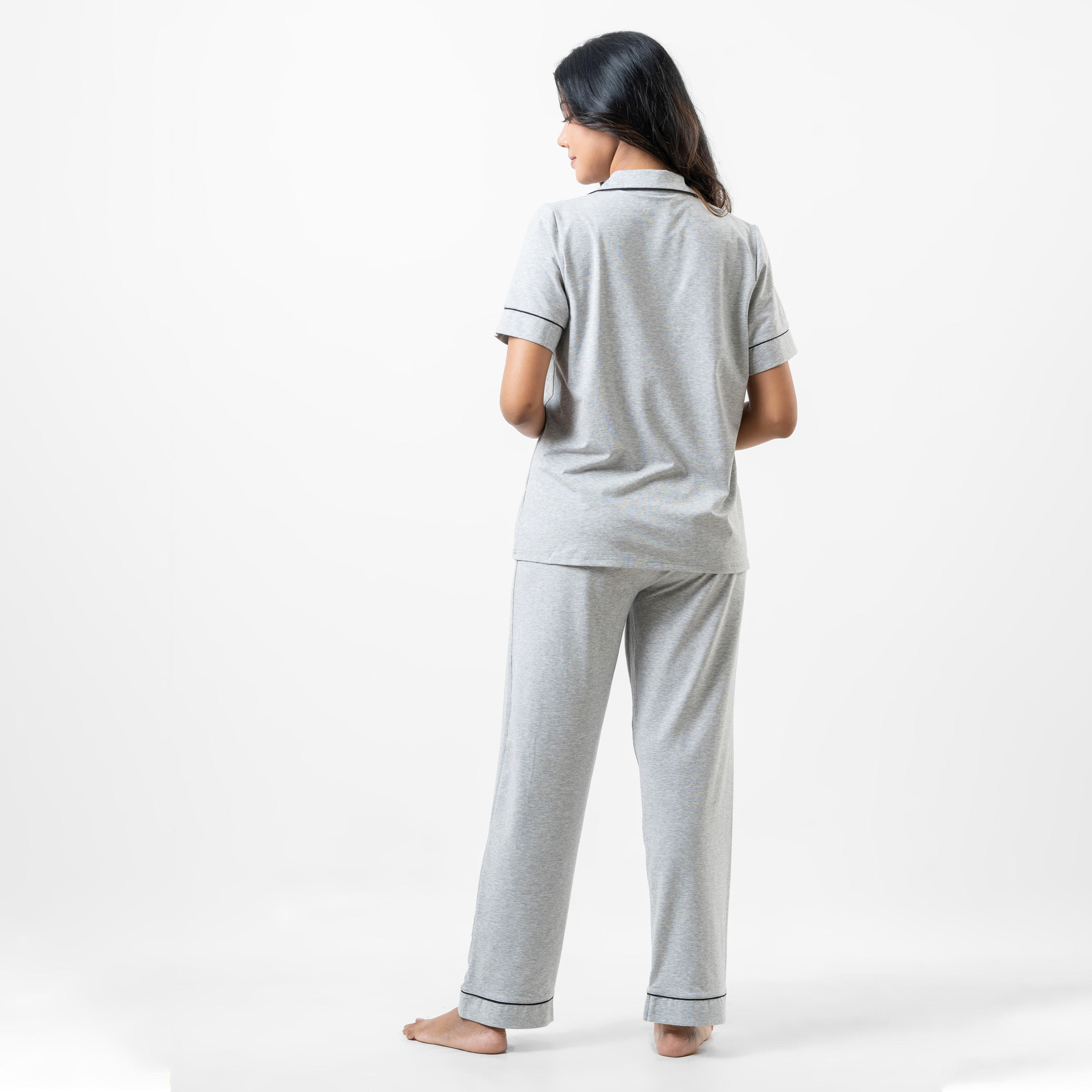 طقم قميص سادة وبنطلون بخصر مطاطي وقناع للعين من آدارايا-women-clothing-nightwear-pyjamas-longsets-image-3