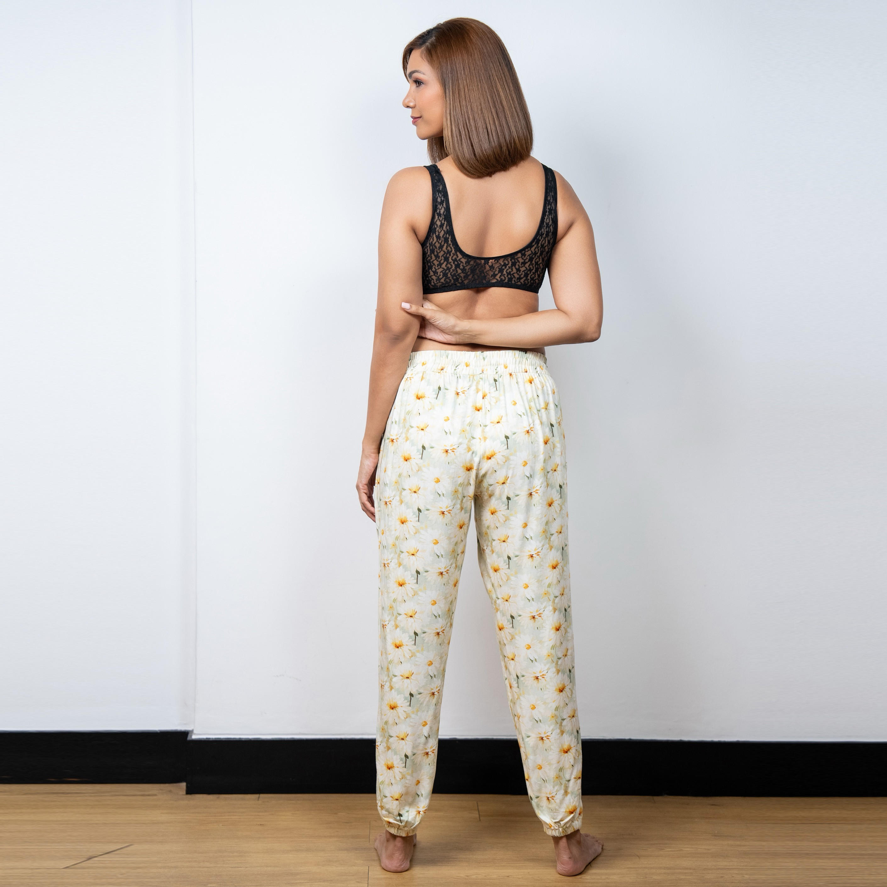 بيجامات متنوعة برباط إغلاق وجيوب من آدارايا - مجموعة من قطعتين-women-clothing-nightwear-pyjamas-bottoms-image-2