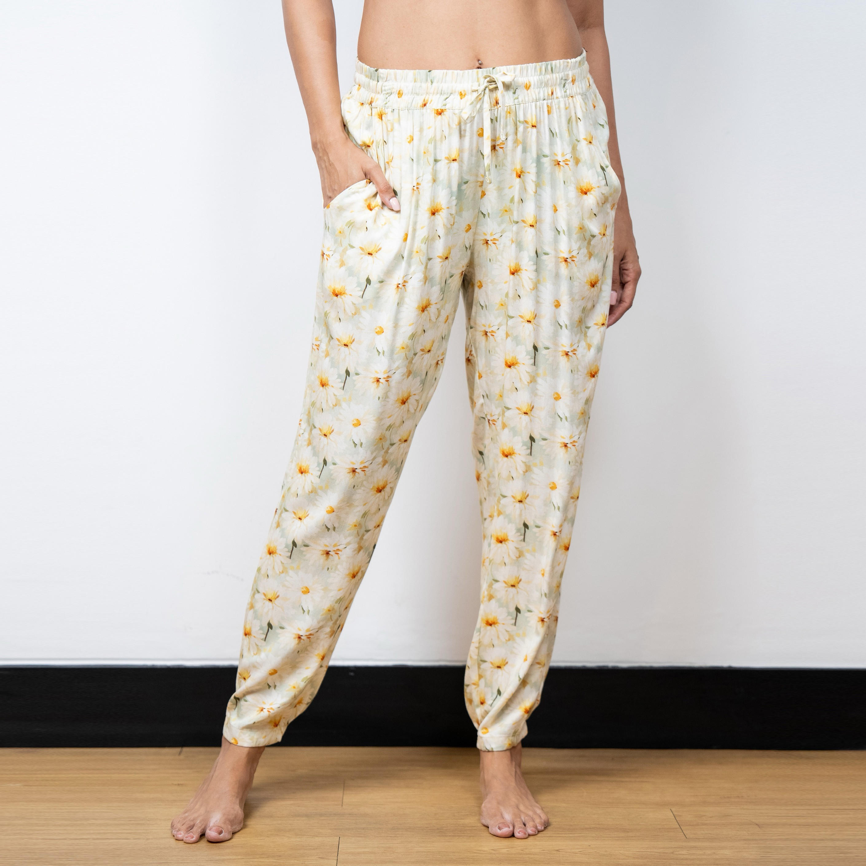 بيجامات متنوعة برباط إغلاق وجيوب من آدارايا - مجموعة من قطعتين-women-clothing-nightwear-pyjamas-bottoms-image-4