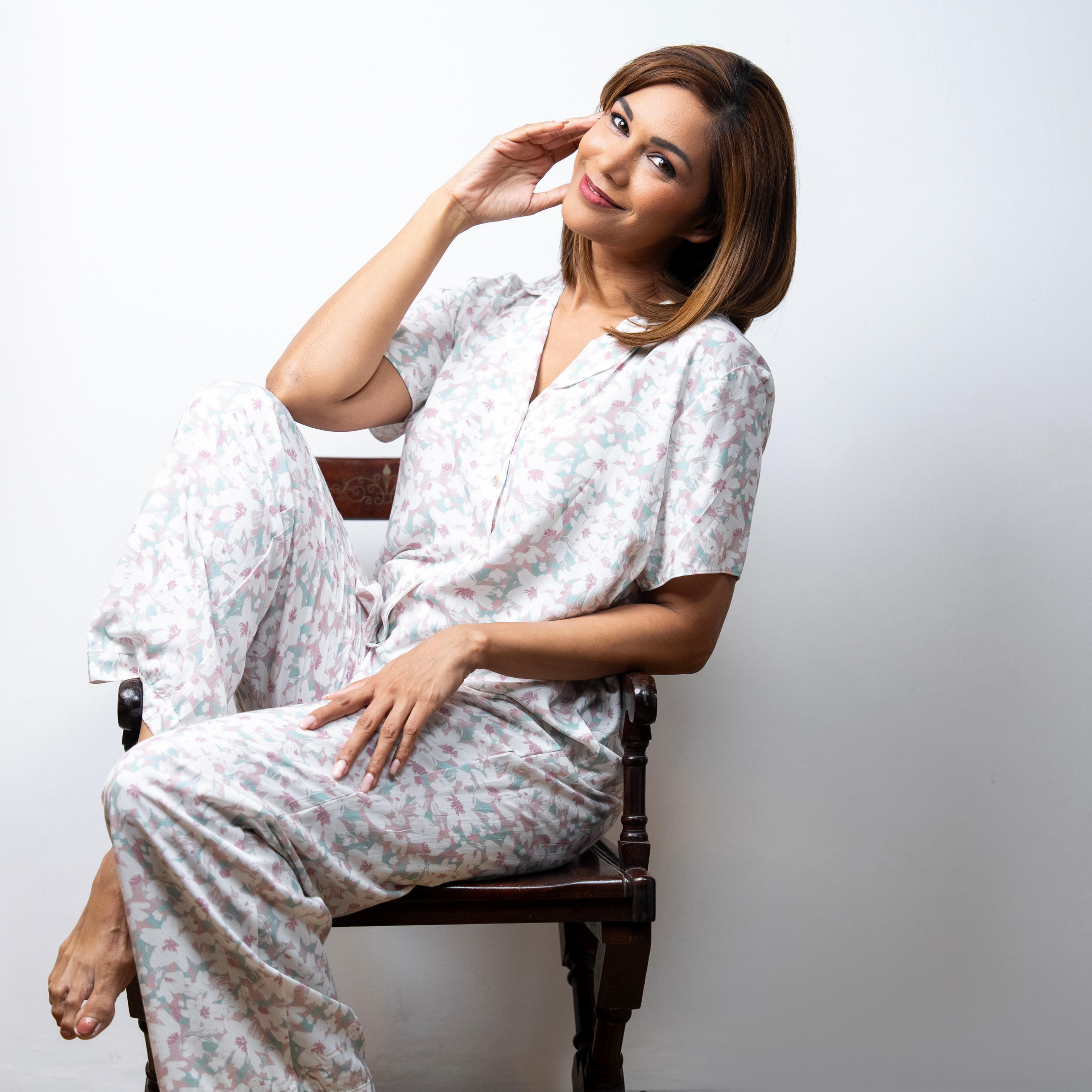 طقم بنطلون بيجاما مطاطي وقميص بأكمام قصيرة وطبعات من أدارايا-women-clothing-nightwear-pyjamas-longsets-image-4