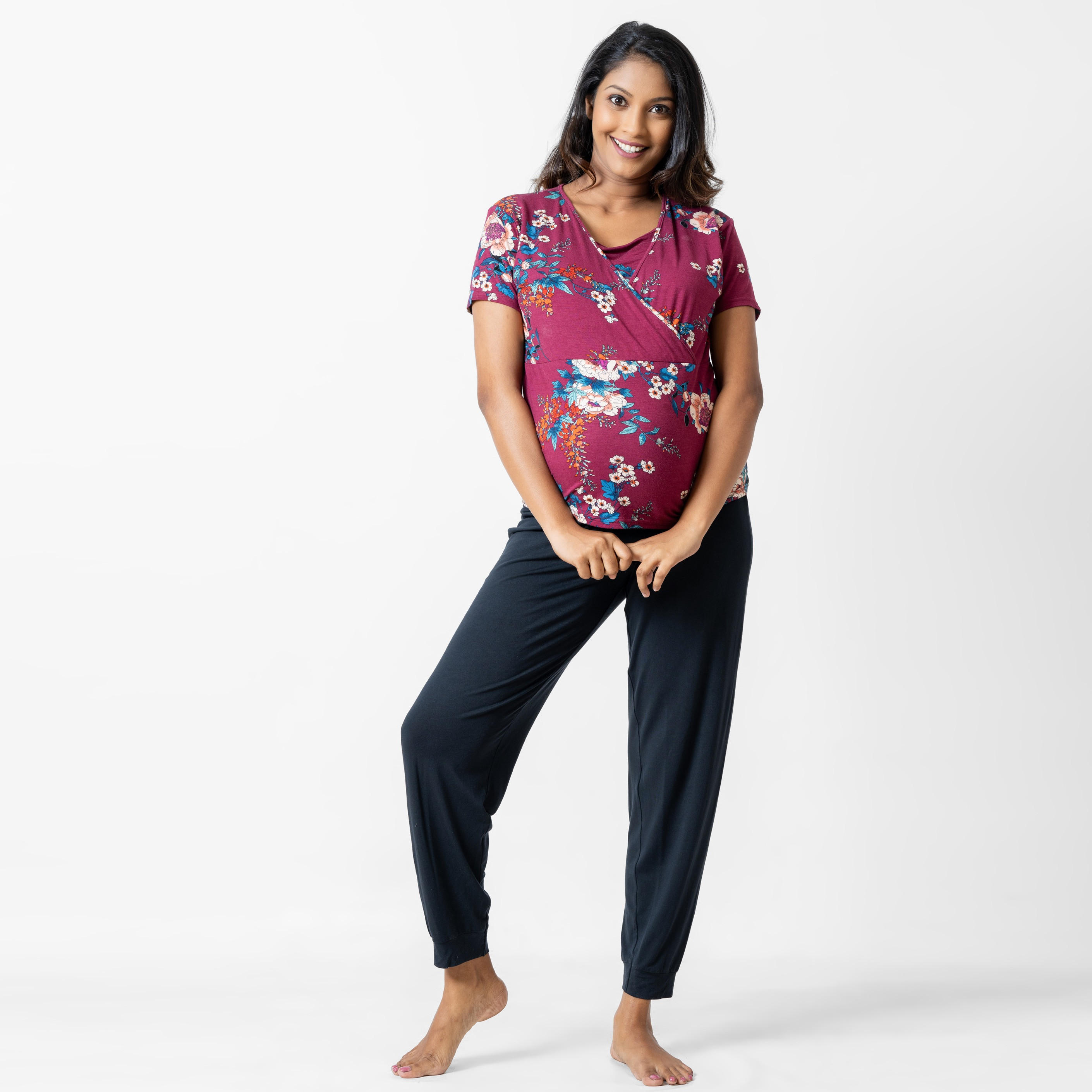 طقم بنطلون بيجاما وبلوزة للحوامل بطبعات أزهار من آدارايا-women-clothing-maternity-nightwear-image-1