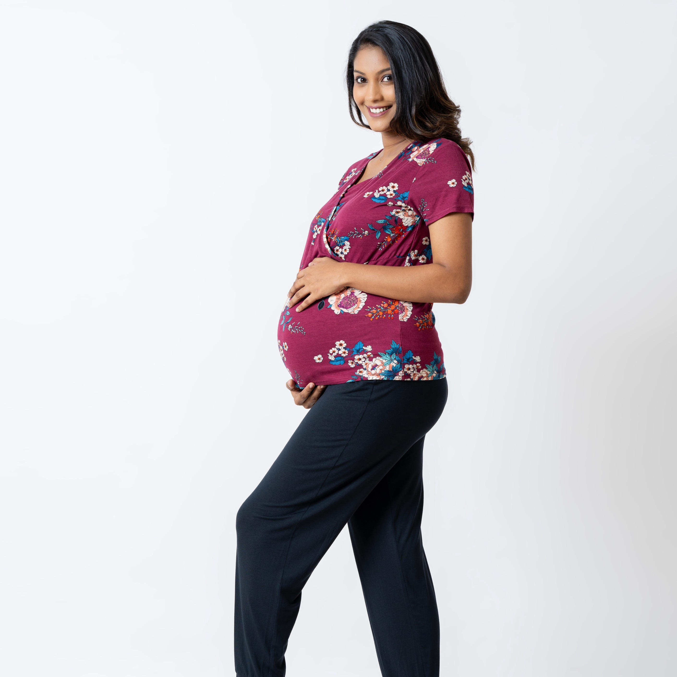 طقم بنطلون بيجاما وبلوزة للحوامل بطبعات أزهار من آدارايا-women-clothing-maternity-nightwear-image-4