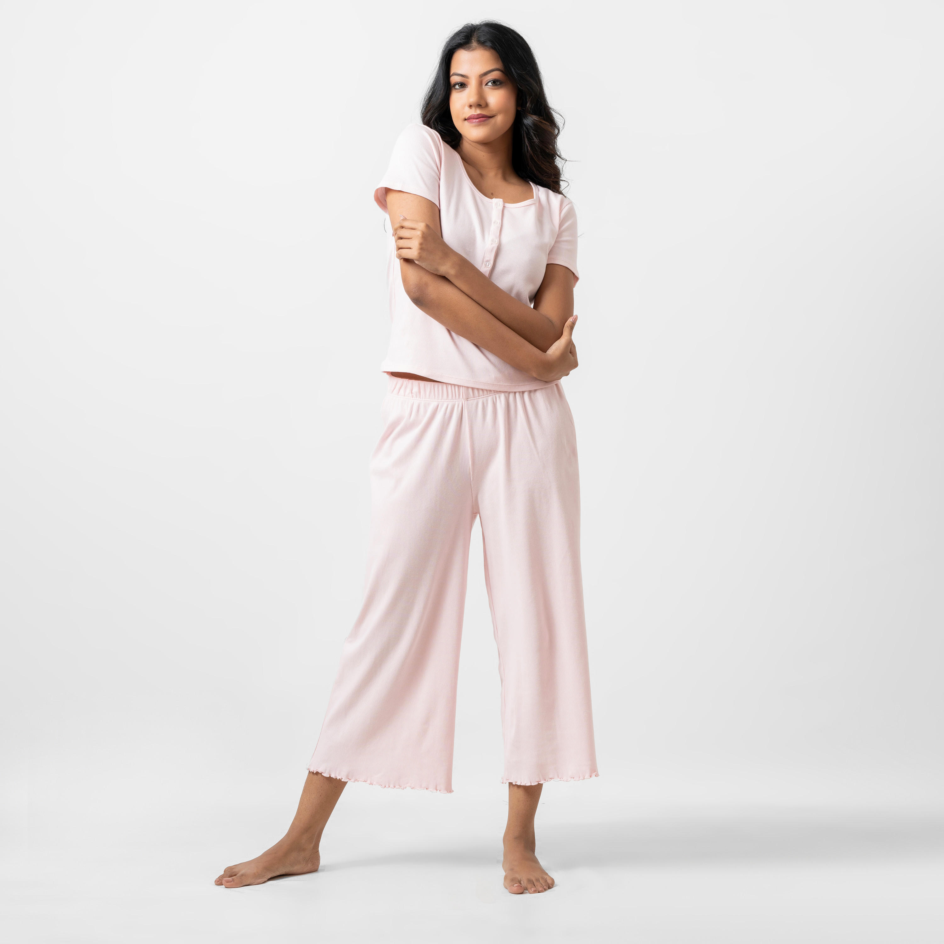 طقم تيشيرت مضلع بأكمام قصيرة وبنطلون بيجاما واسع من آدارايا-women-clothing-nightwear-pyjamas-longsets-image-1