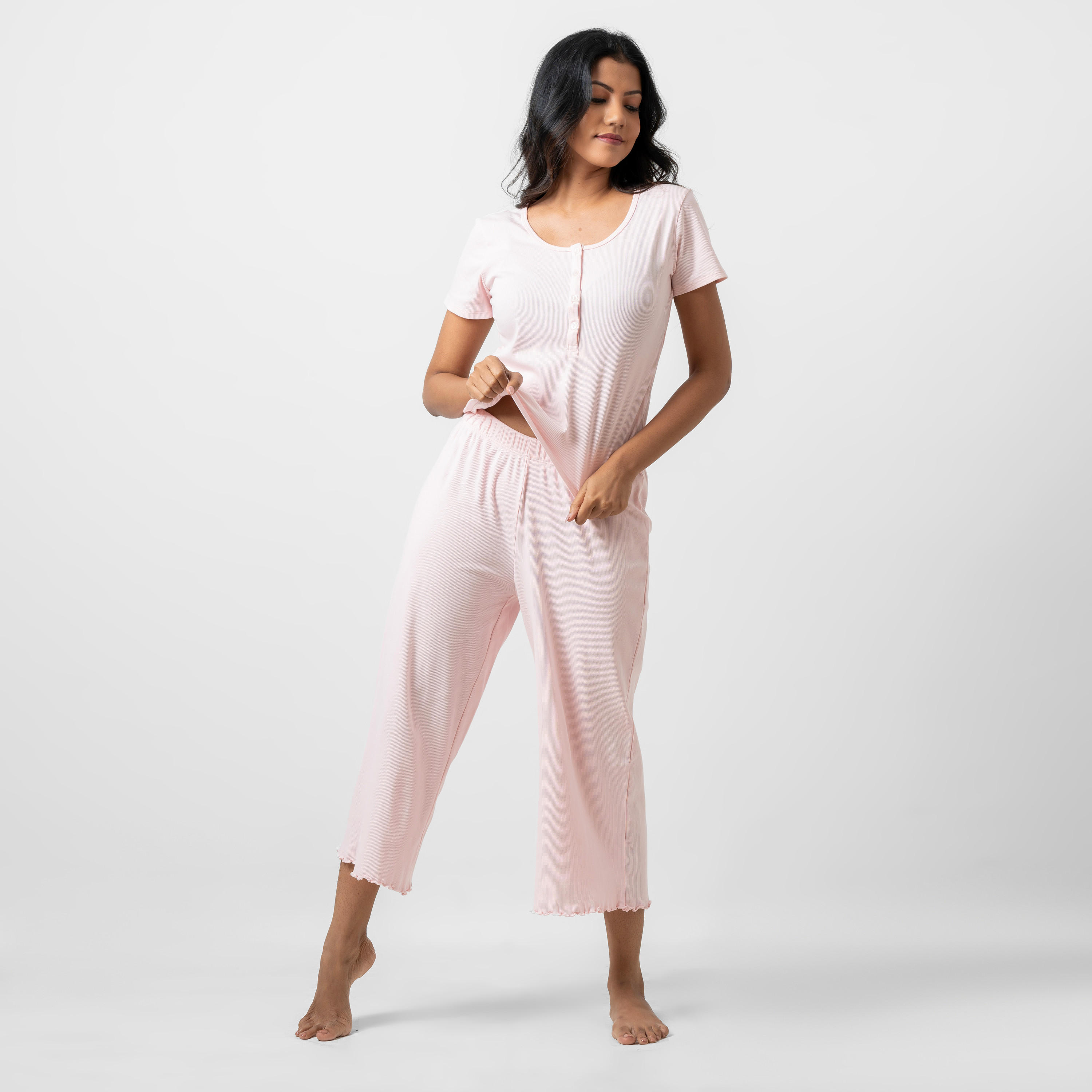 طقم تيشيرت مضلع بأكمام قصيرة وبنطلون بيجاما واسع من آدارايا-women-clothing-nightwear-pyjamas-longsets-image-2