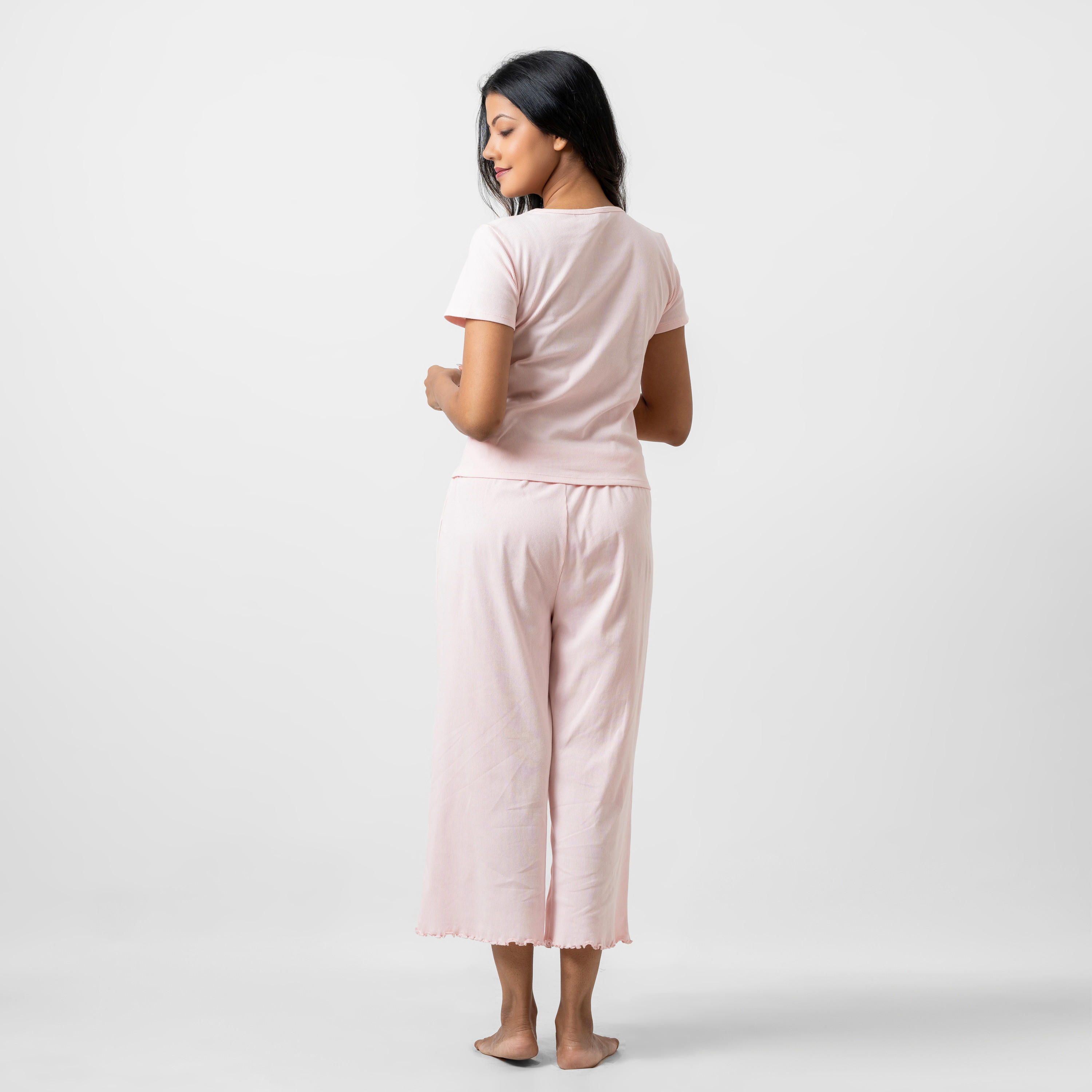 طقم تيشيرت مضلع بأكمام قصيرة وبنطلون بيجاما واسع من آدارايا-women-clothing-nightwear-pyjamas-longsets-image-4