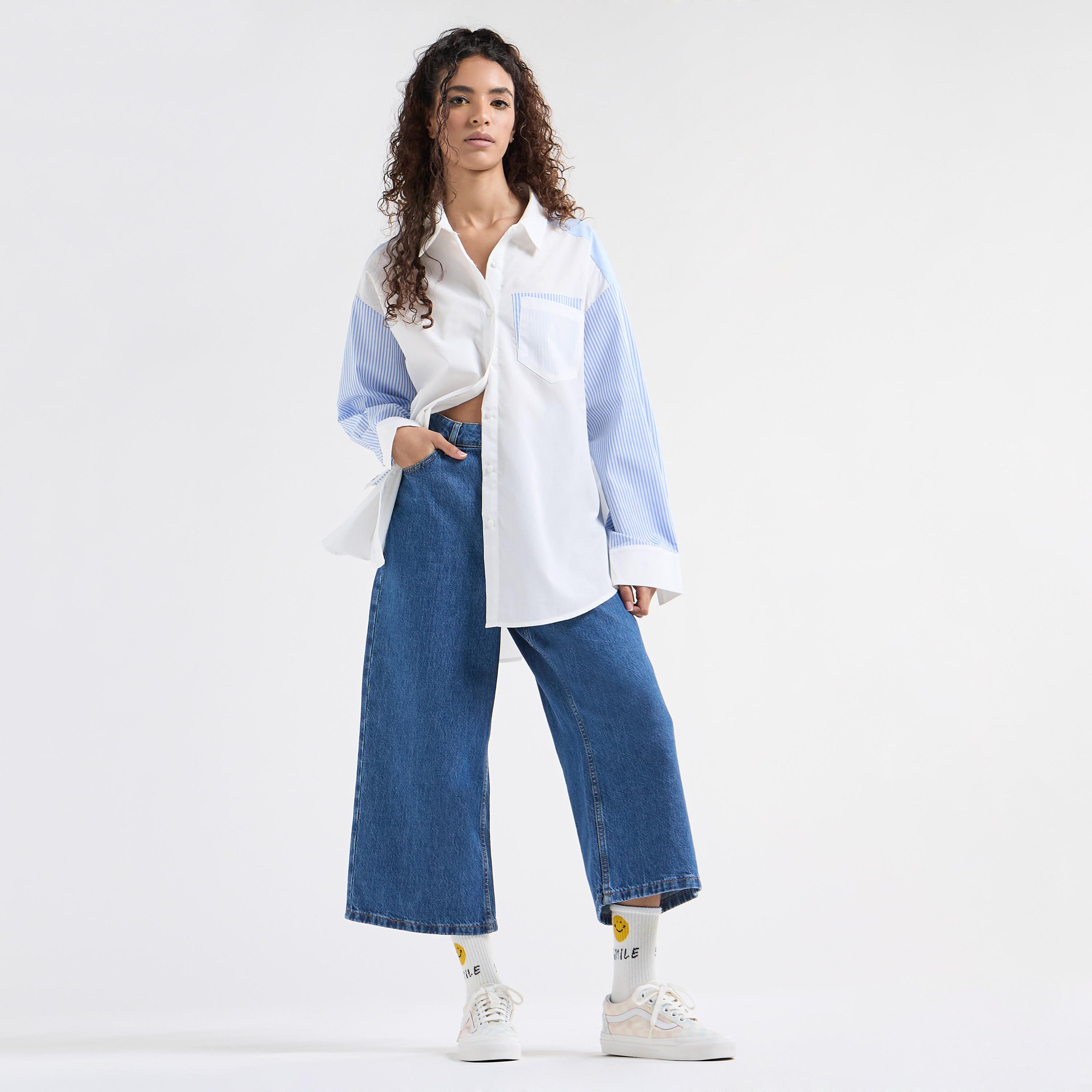 قميص مقاس كبير بقصّة مريحة وكتف منسدل وأكمام طويلة مقلّمة-women-clothing-shirtsandblouses-shirts-image-2