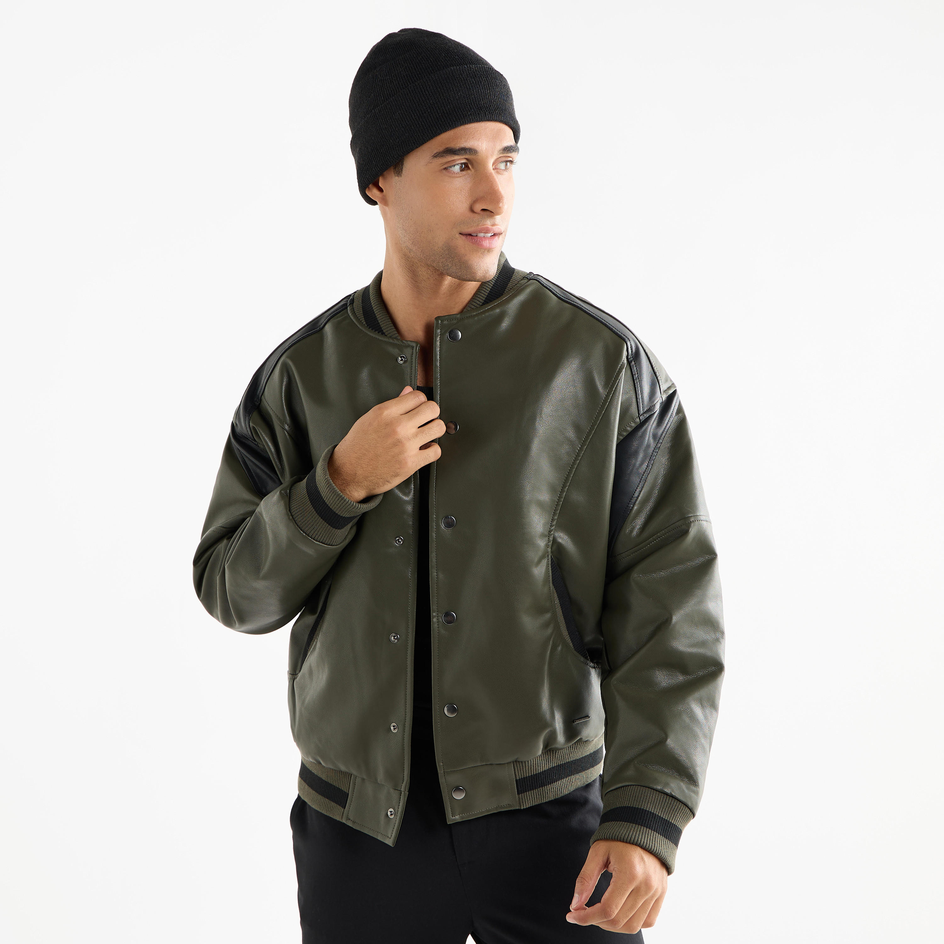 جاكيت بومبر سادة بزر إغلاق كبس-men-clothing-jacketsandblazers-jackets-image-1