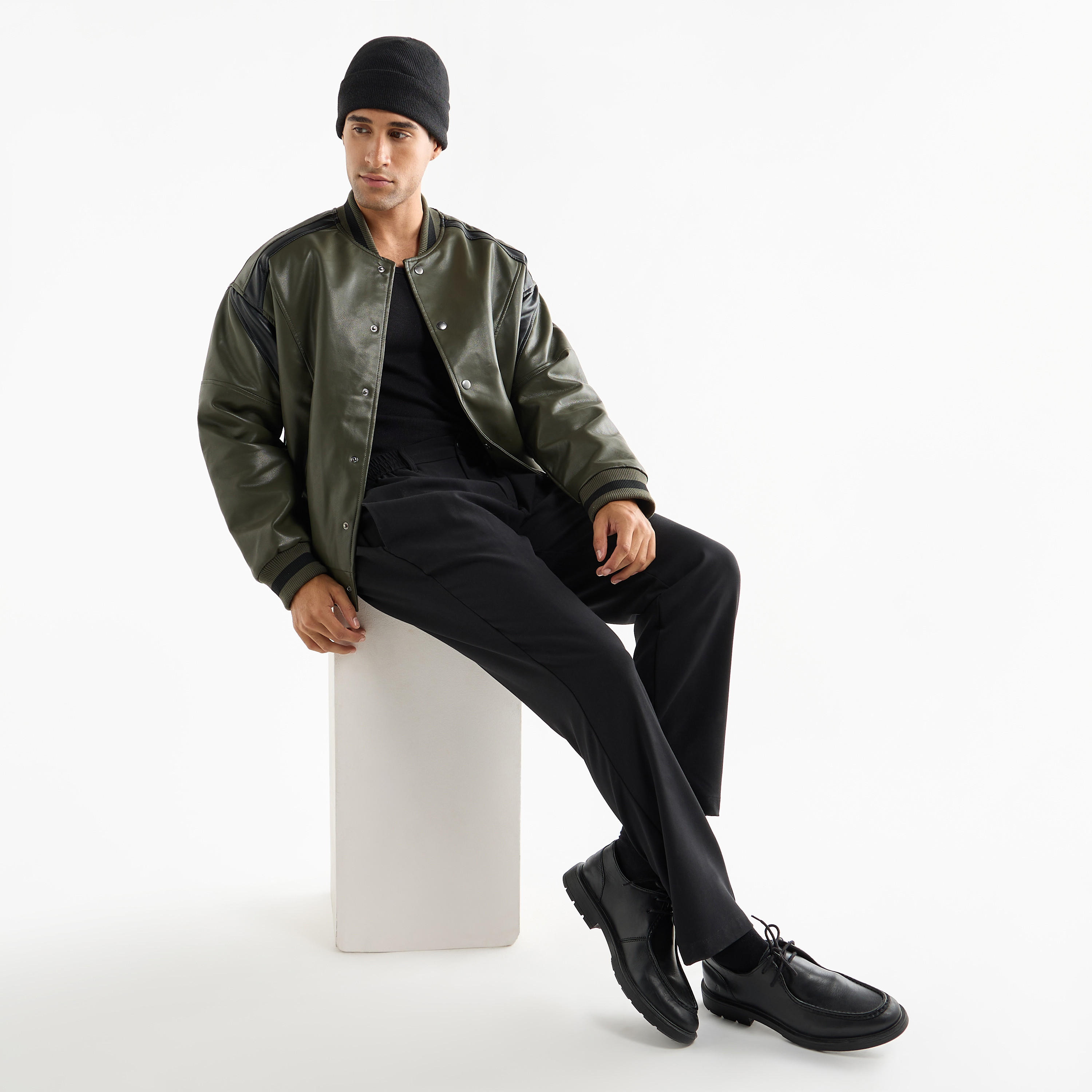 جاكيت بومبر سادة بزر إغلاق كبس-men-clothing-jacketsandblazers-jackets-image-2