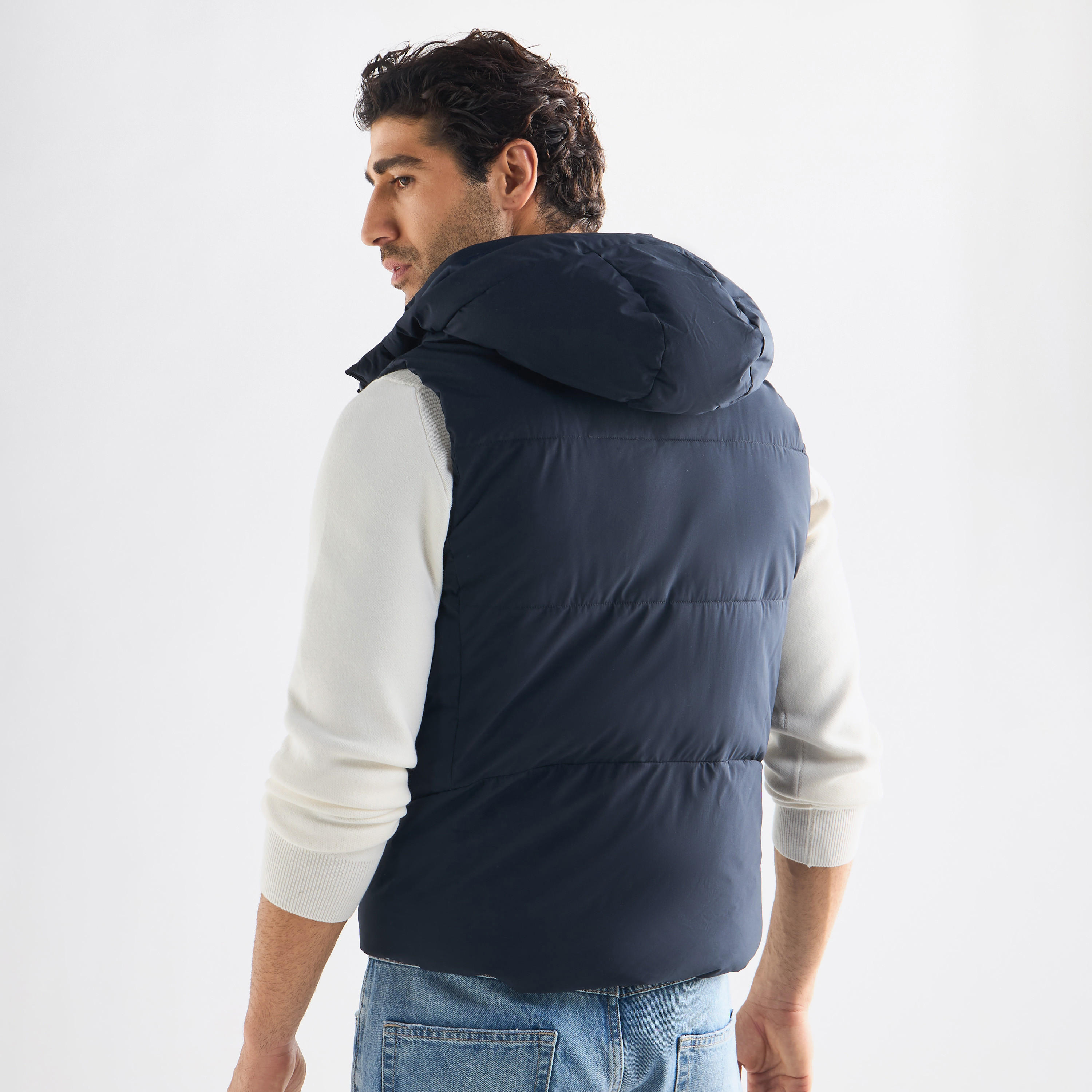 جاكيت مبطّن دون أكمام بقبعة وسحّاب إغلاق-men-clothing-jacketsandblazers-jackets-image-3