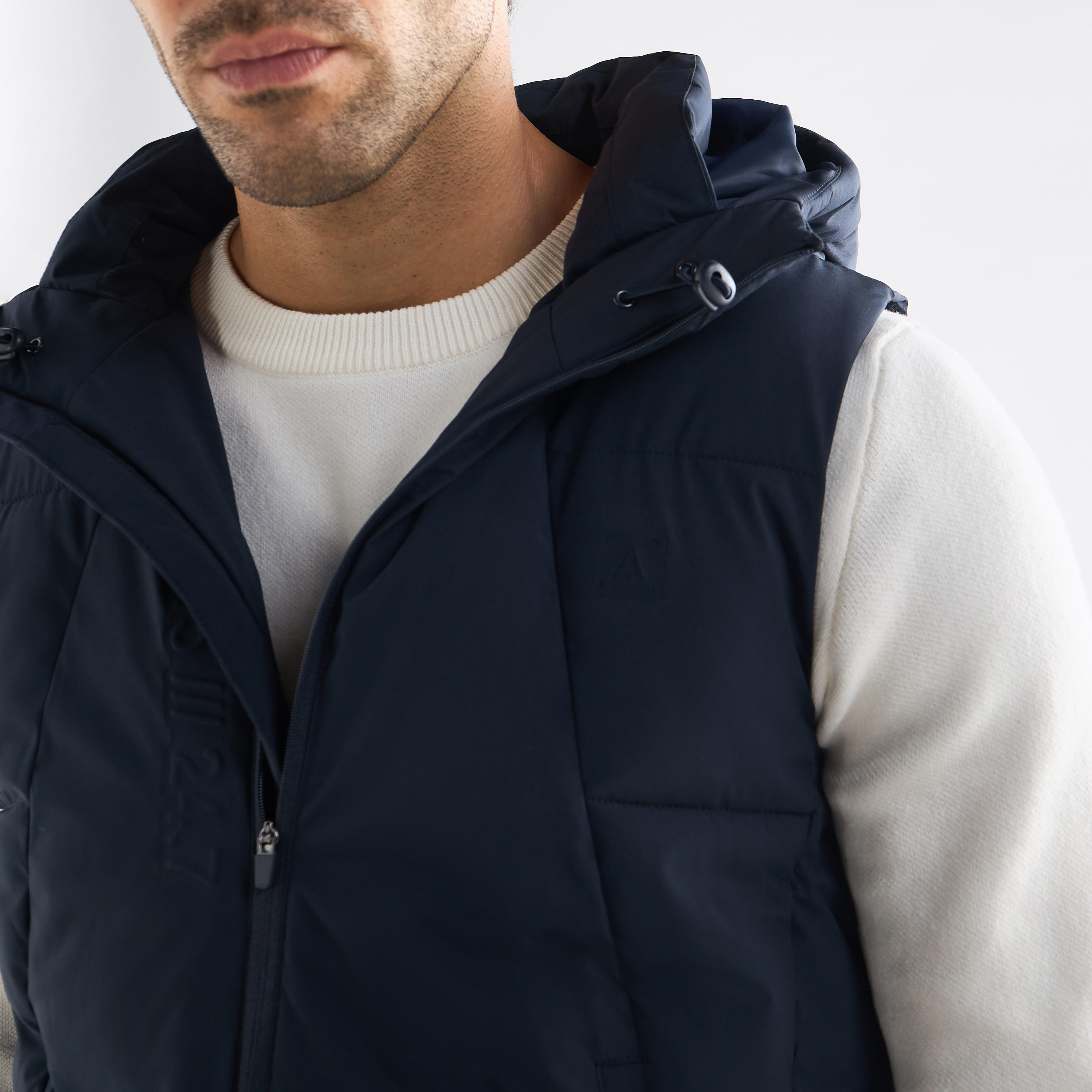جاكيت مبطّن دون أكمام بقبعة وسحّاب إغلاق-men-clothing-jacketsandblazers-jackets-image-4