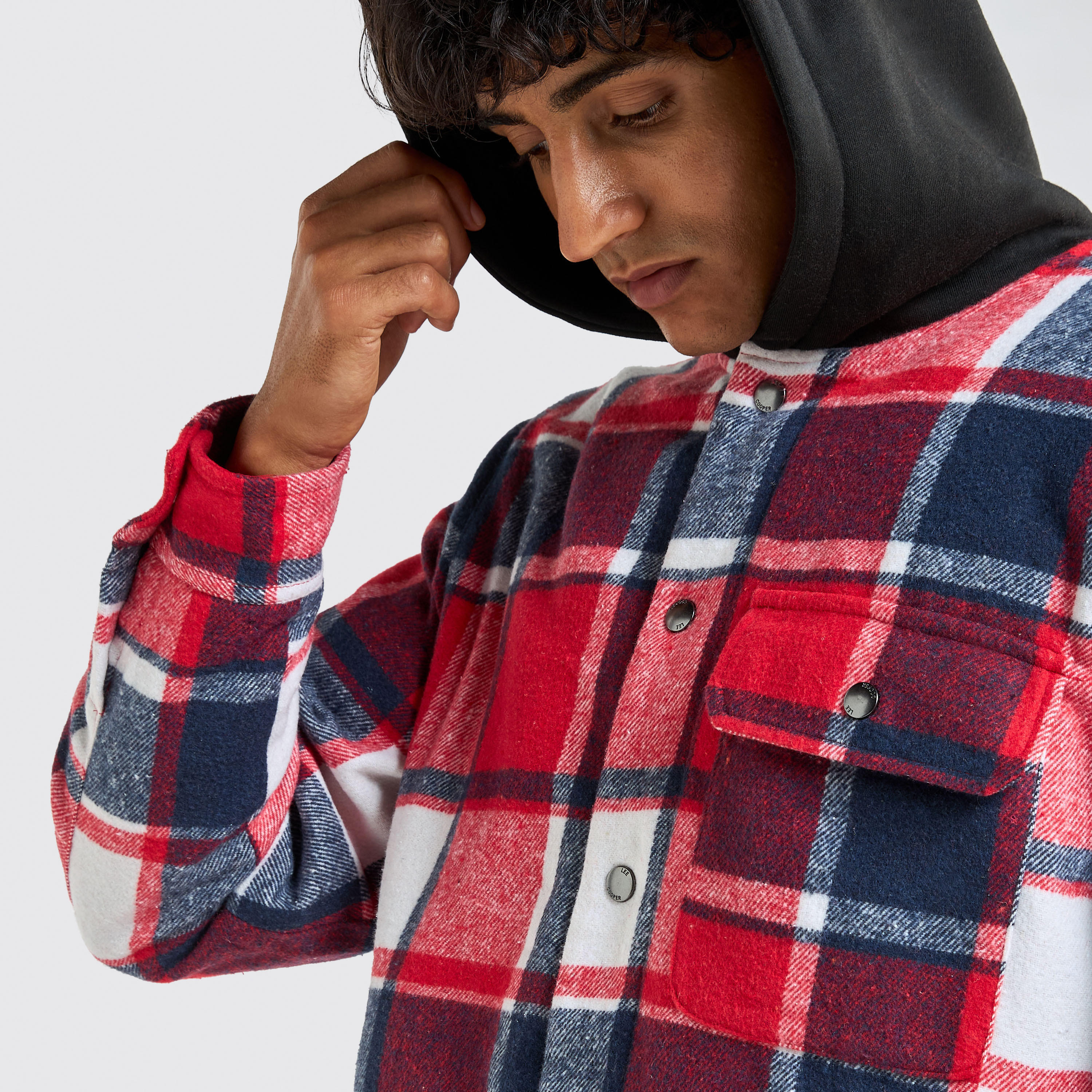 قميص كاروهات بأكمام طويلة وأزرار إغلاق كبس وقبعة-men-clothing-shirts-image-4