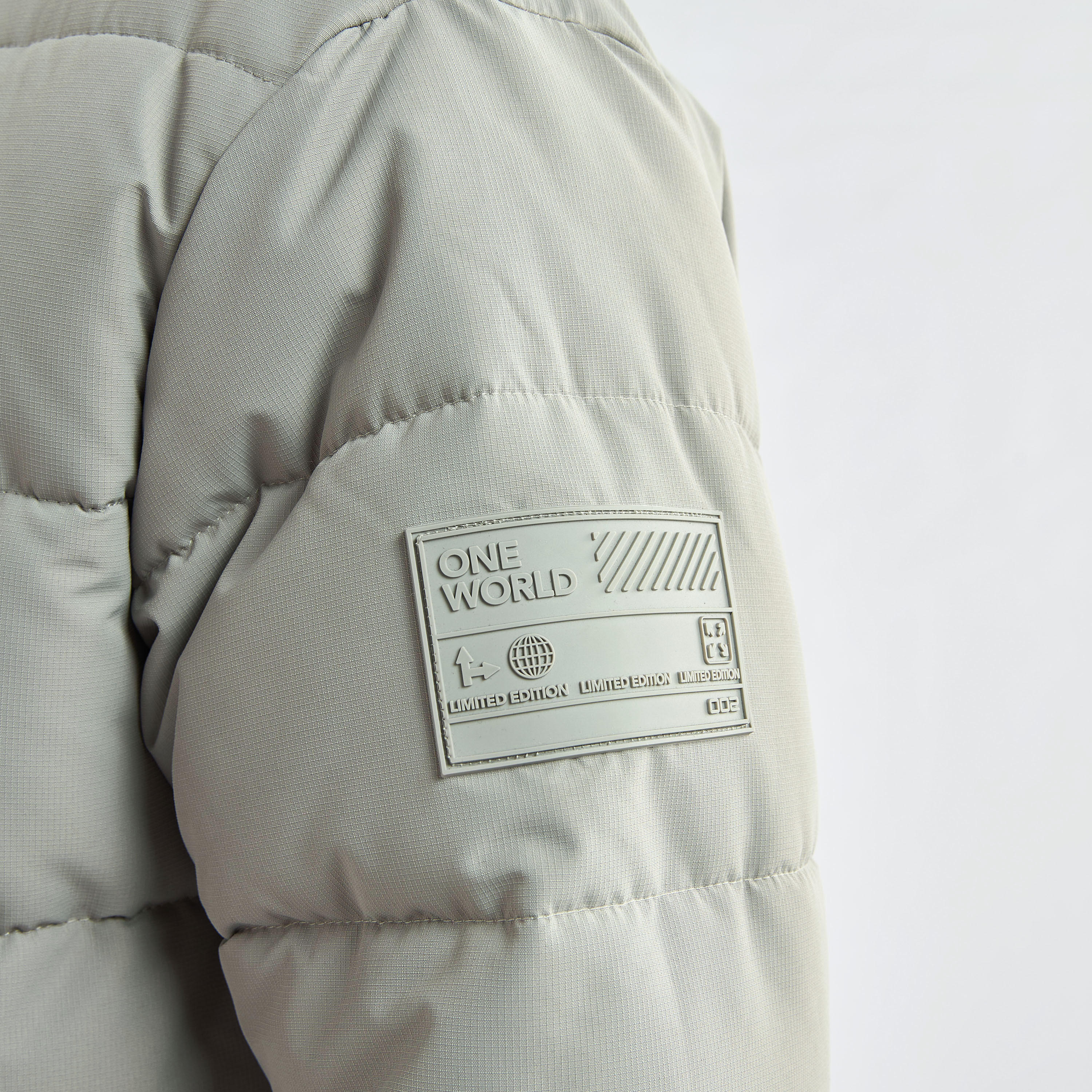 جاكيت مبطن بقبعة وجيوب وسحاب إغلاق-men-clothing-jacketsandblazers-jackets-image-1