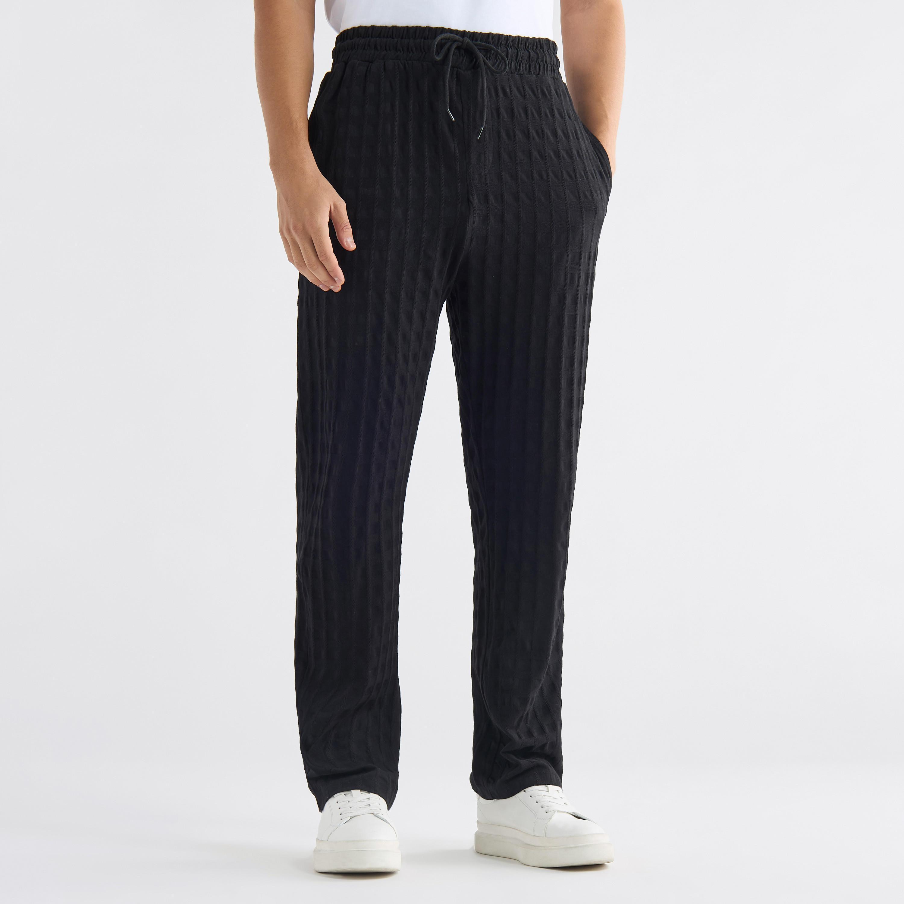 بنطلون بارز الملمس برباط إغلاق وجيوب-men-clothing-bottoms-joggers-image-6