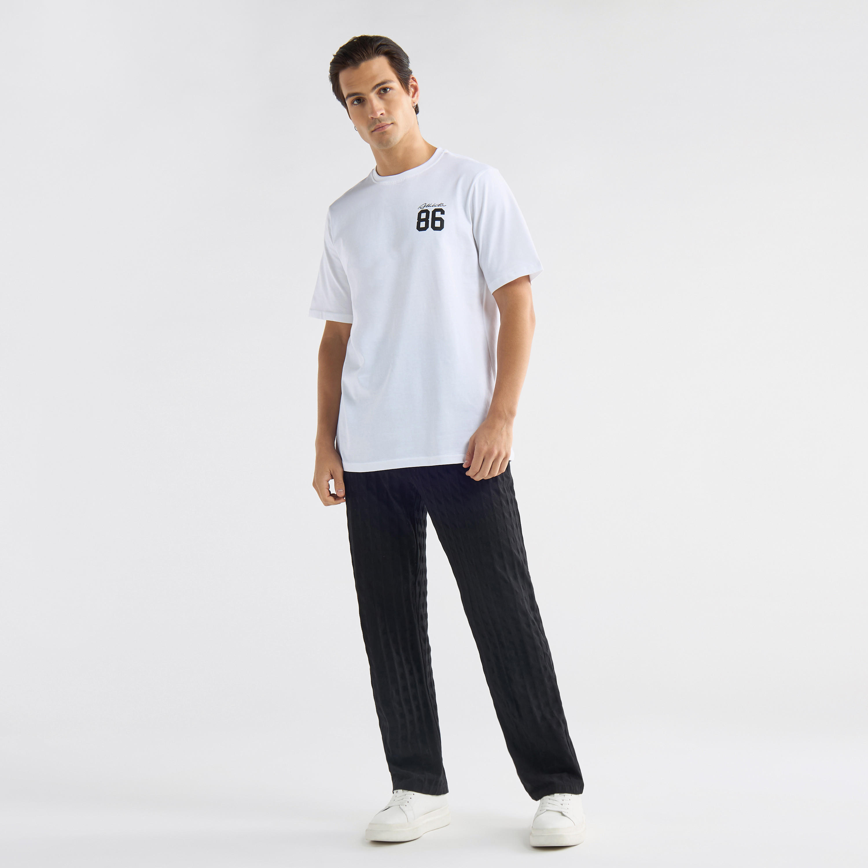 بنطلون بارز الملمس برباط إغلاق وجيوب-men-clothing-bottoms-joggers-image-5