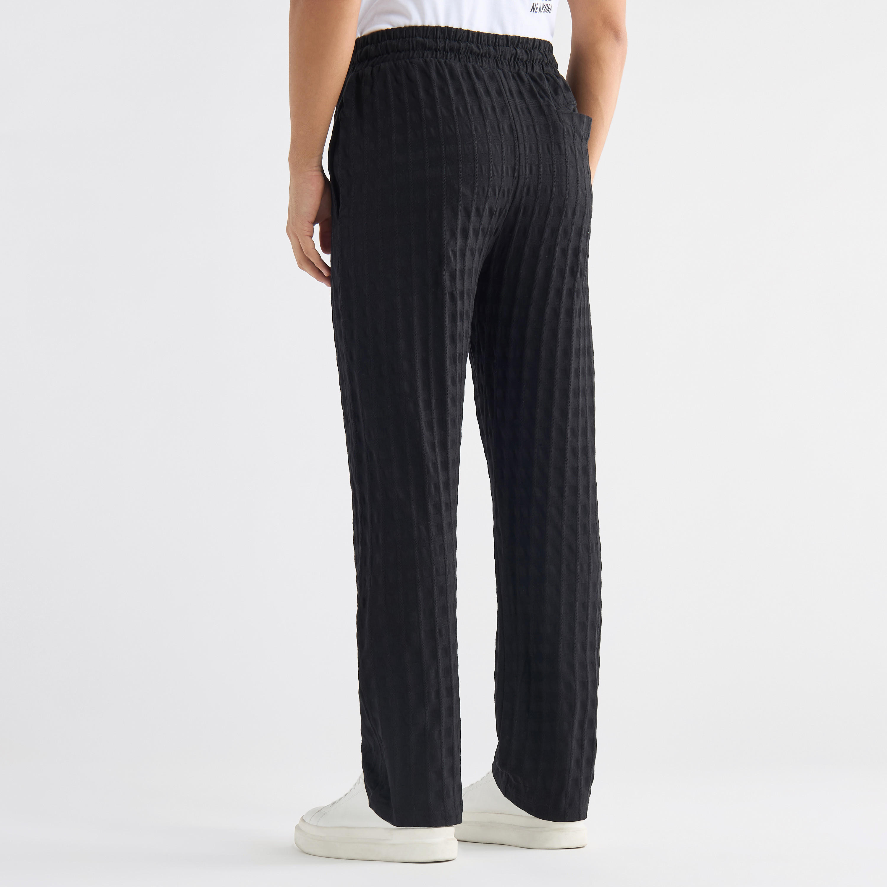بنطلون بارز الملمس برباط إغلاق وجيوب-men-clothing-bottoms-joggers-image-4
